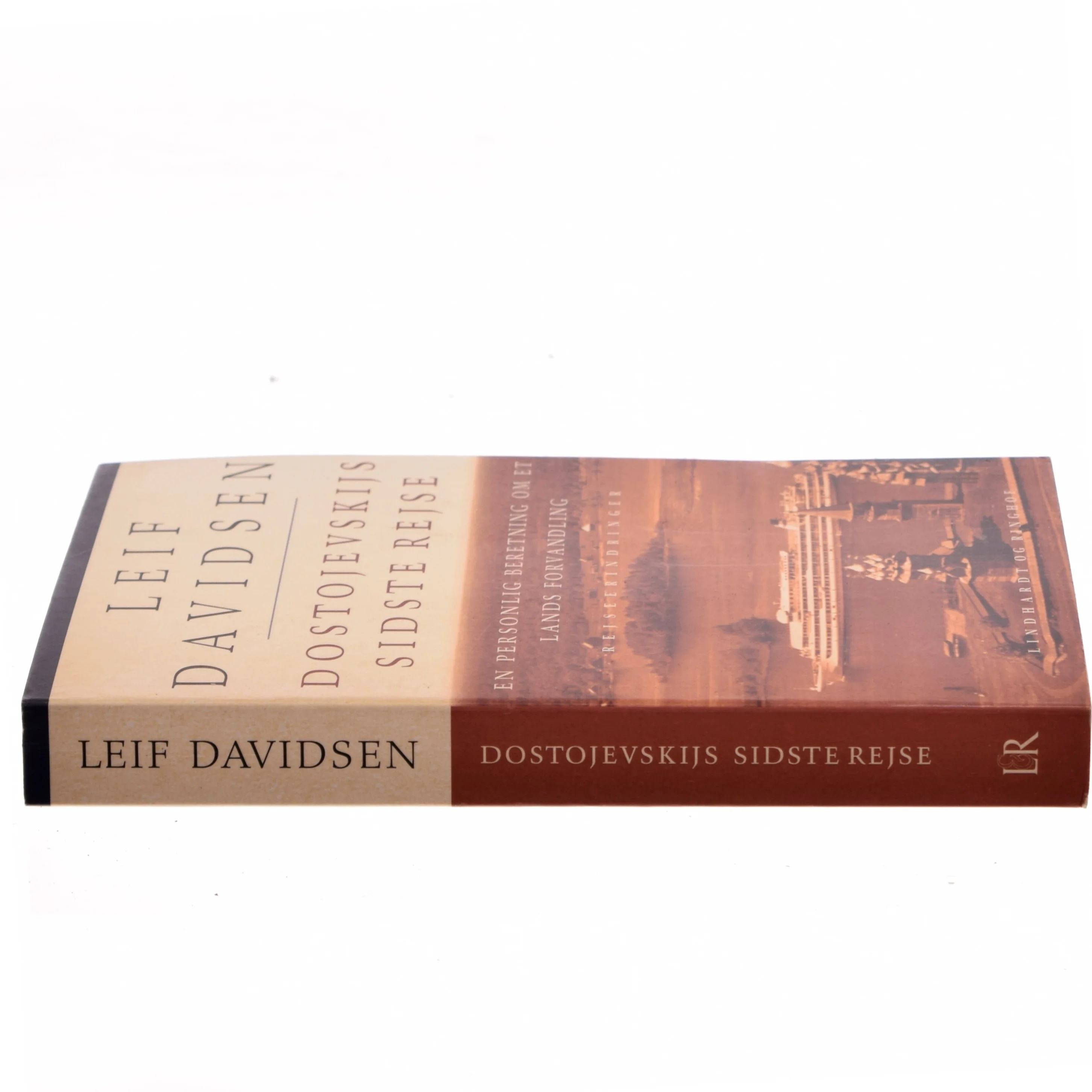 Dostojevskijs sidste rejse : en personlig beretning om et lands forvandling : rejseerindringer af Leif Davidsen (Bog)