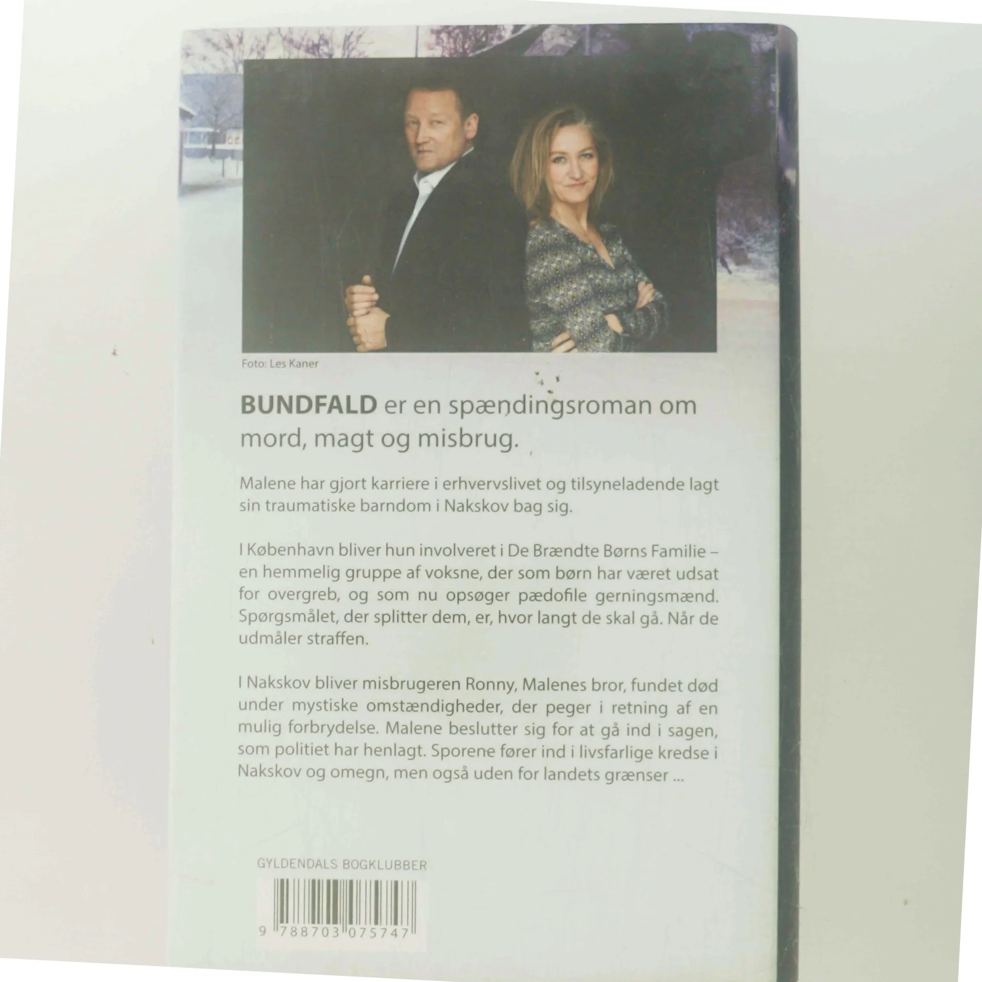 Bundfald : spændingsroman af Mikael R. Lindholm (f. 1961) (Bog)