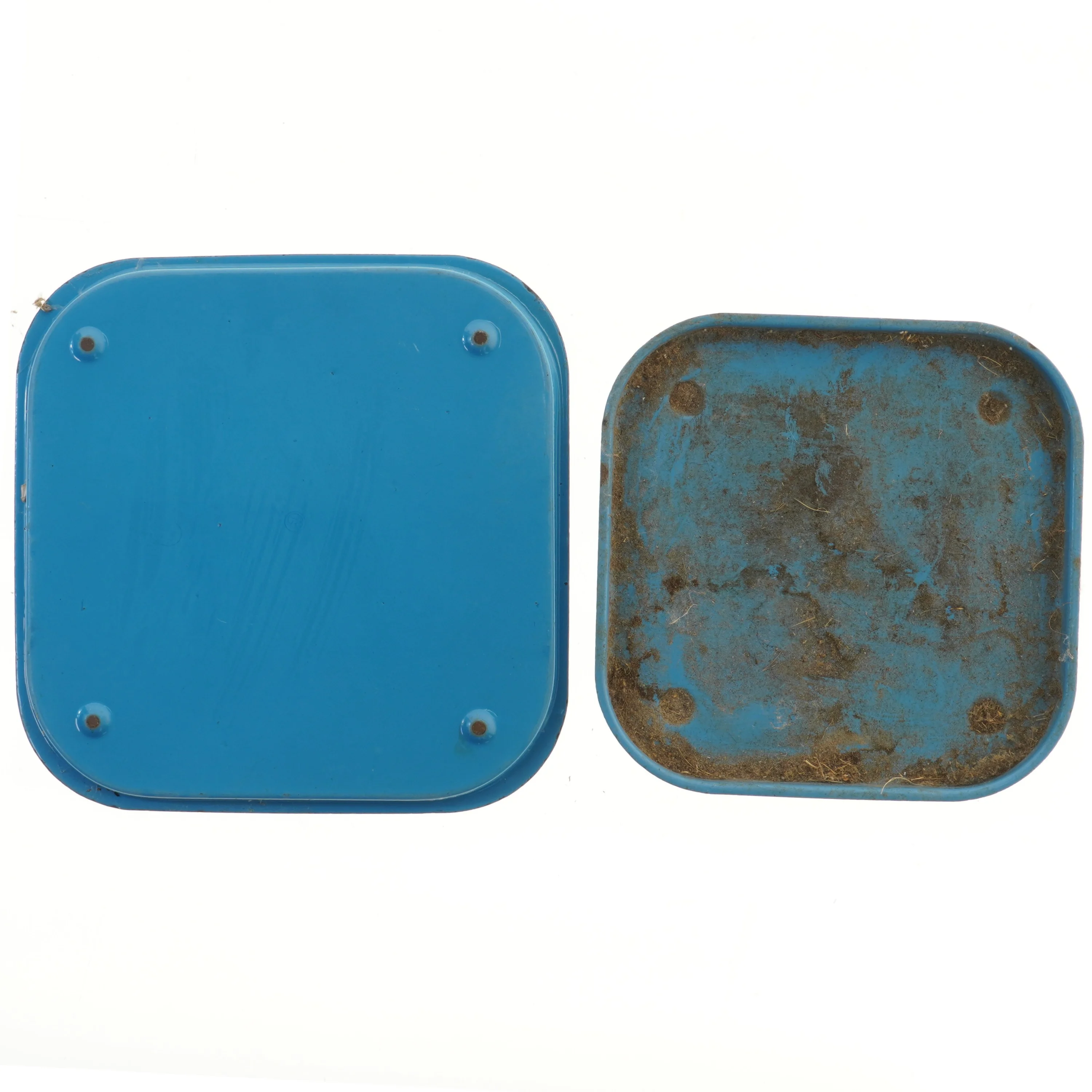 To firkantede blå bakker emalje (str. 34x34 & 29x29 cm)