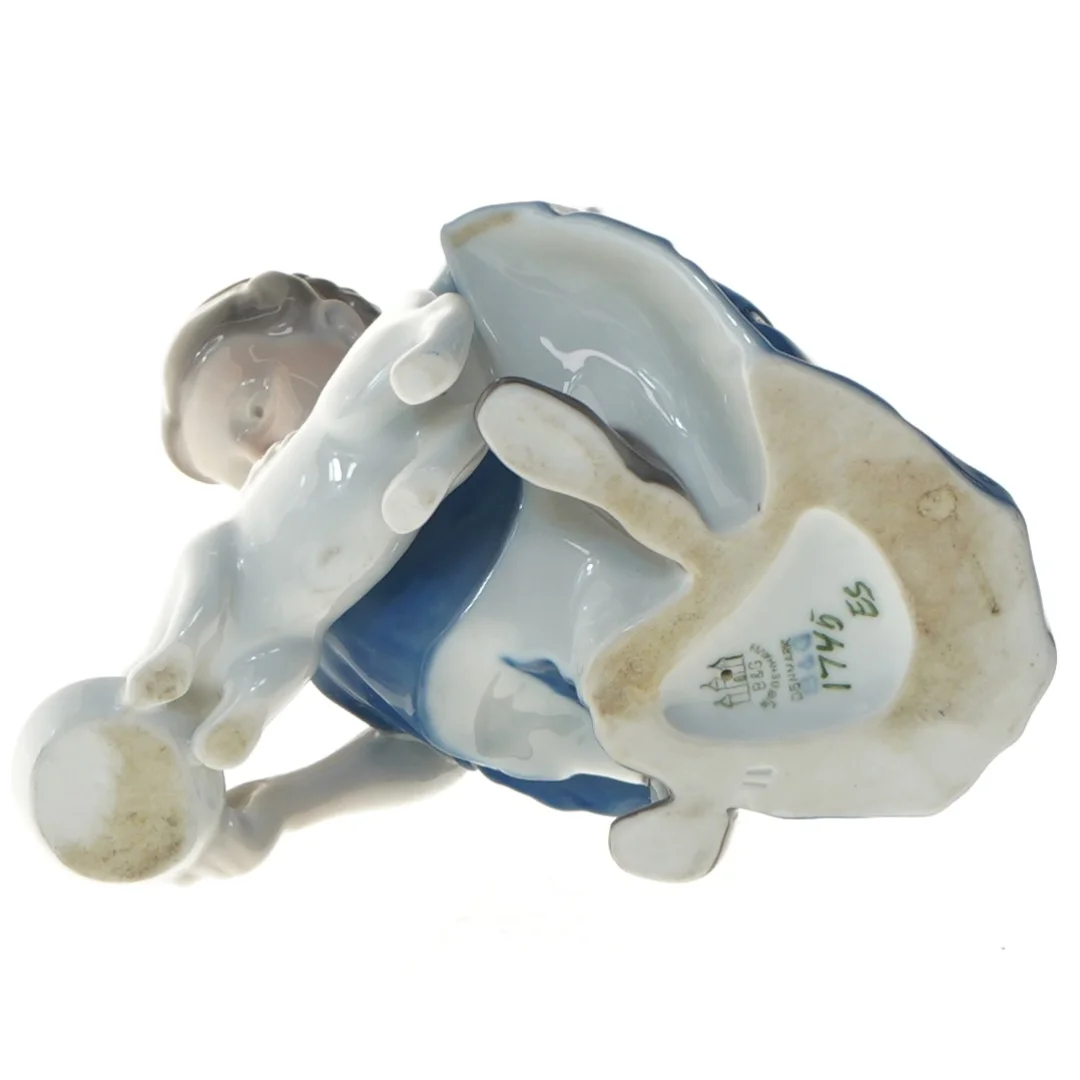 Porcelænsfigur af pige med kat fra B&G (str. 16,5 cm)