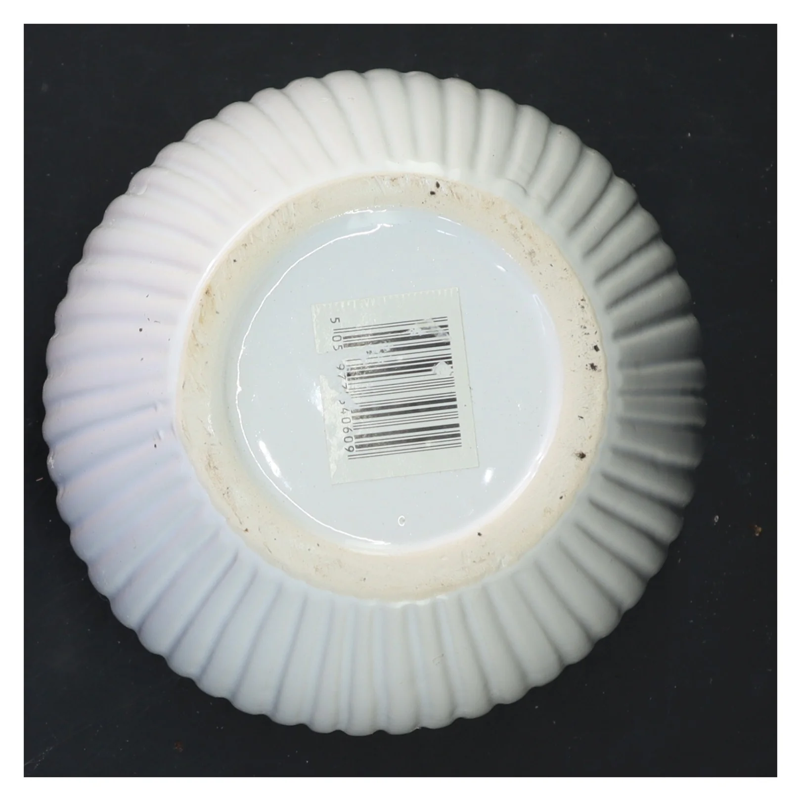 Hvid keramikpotte med riller (str. Ø 14x13 cm)