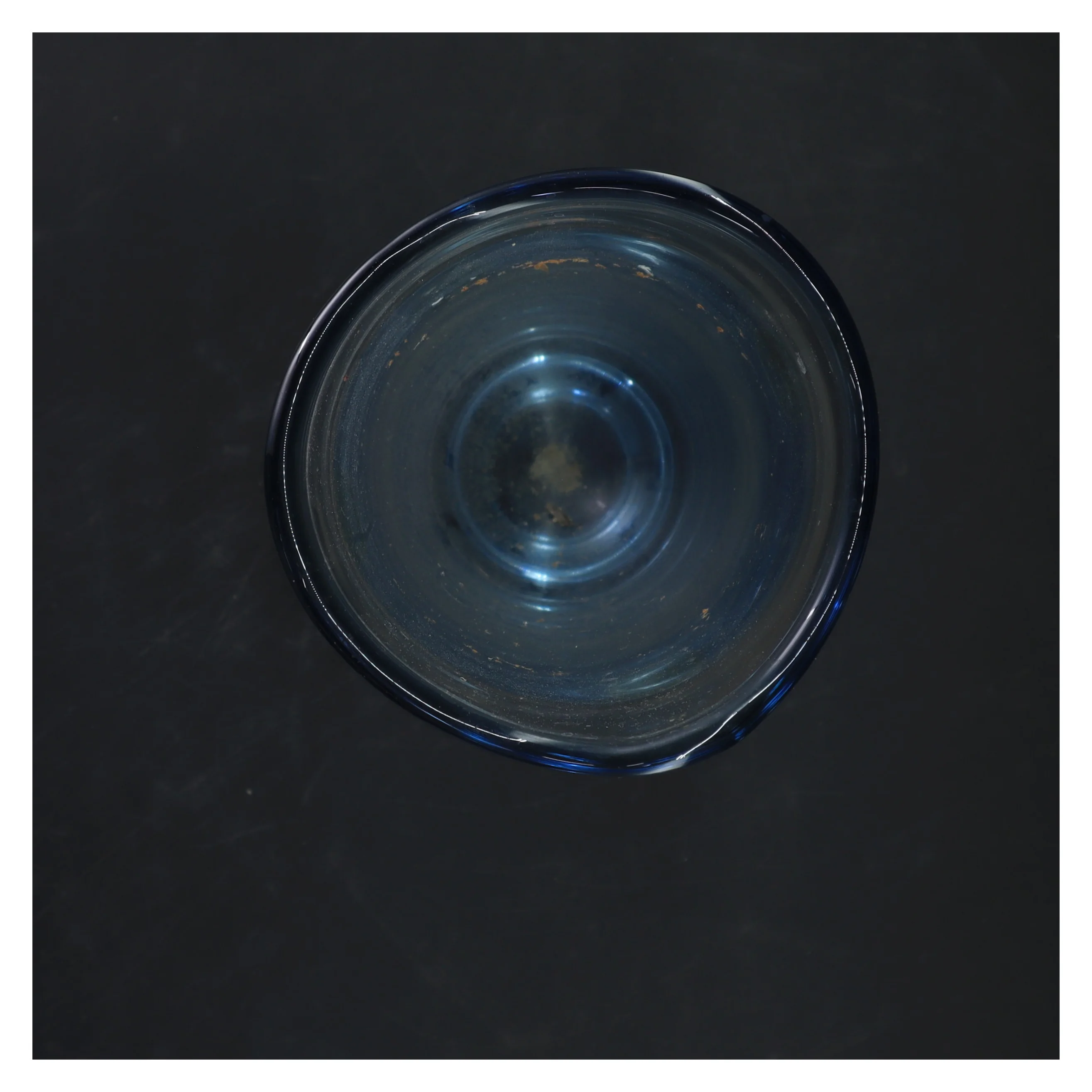 Blå glasvase (str. 25,5x12 cm)