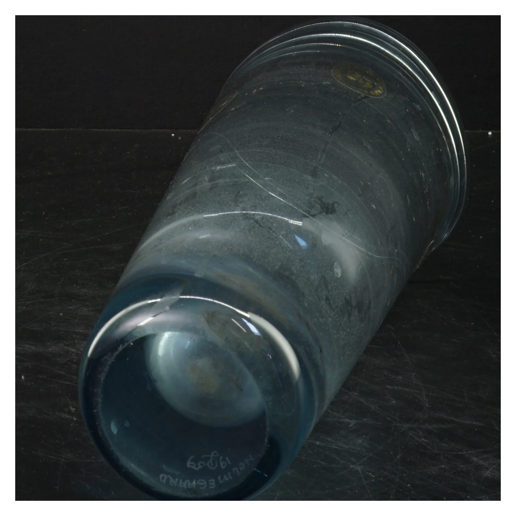 Blå glasvase (str. 25,5x12 cm)