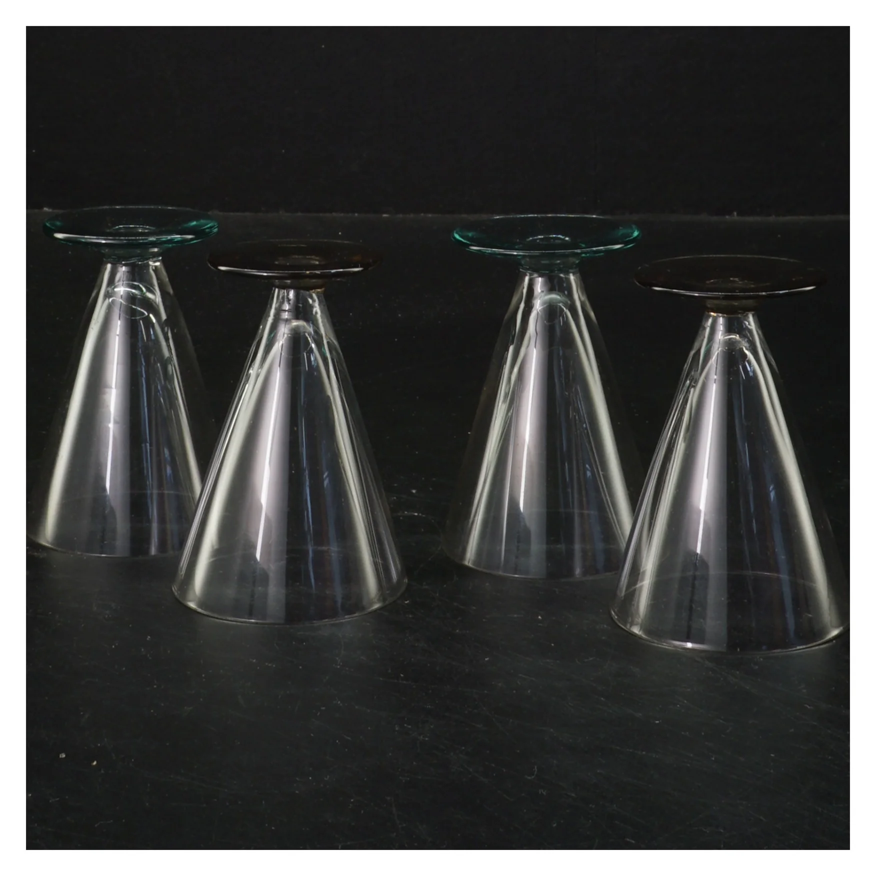 Sæt med fire glas (str. 7,5x5,5 cm)