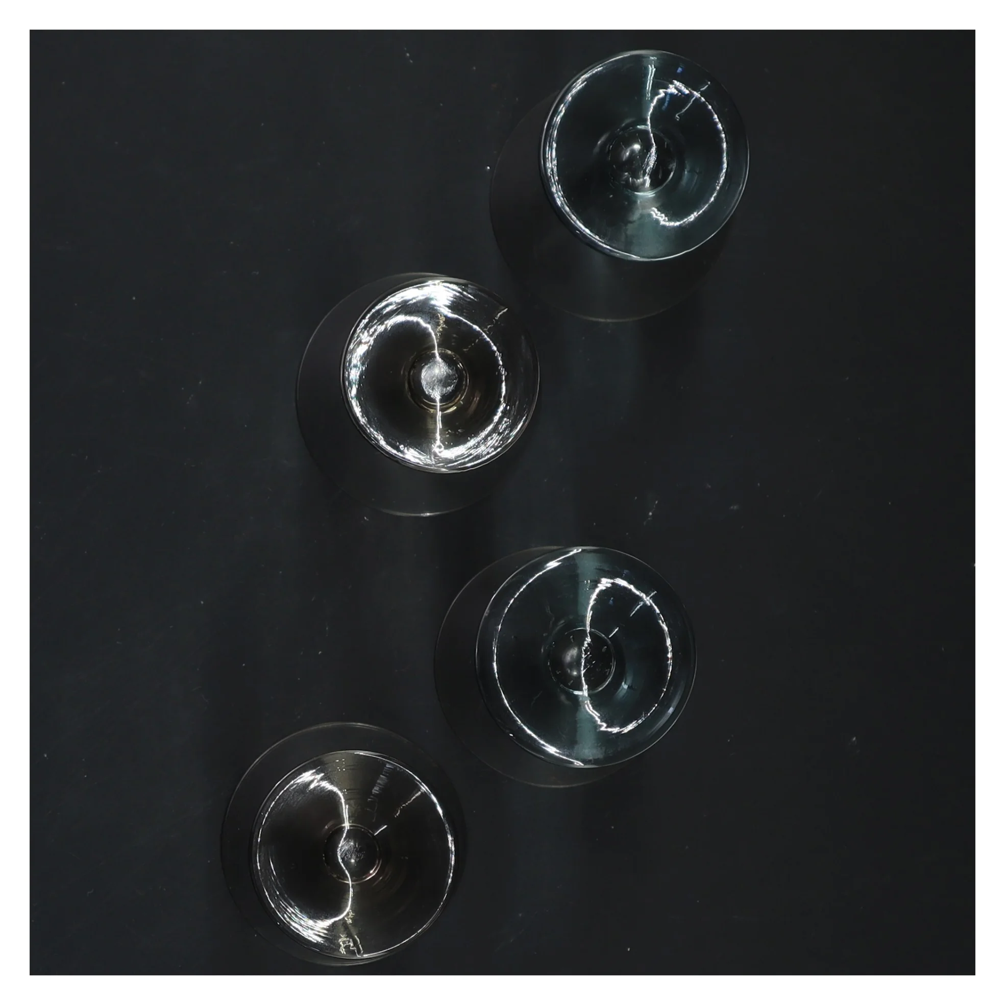 Sæt med fire glas (str. 7,5x5,5 cm)