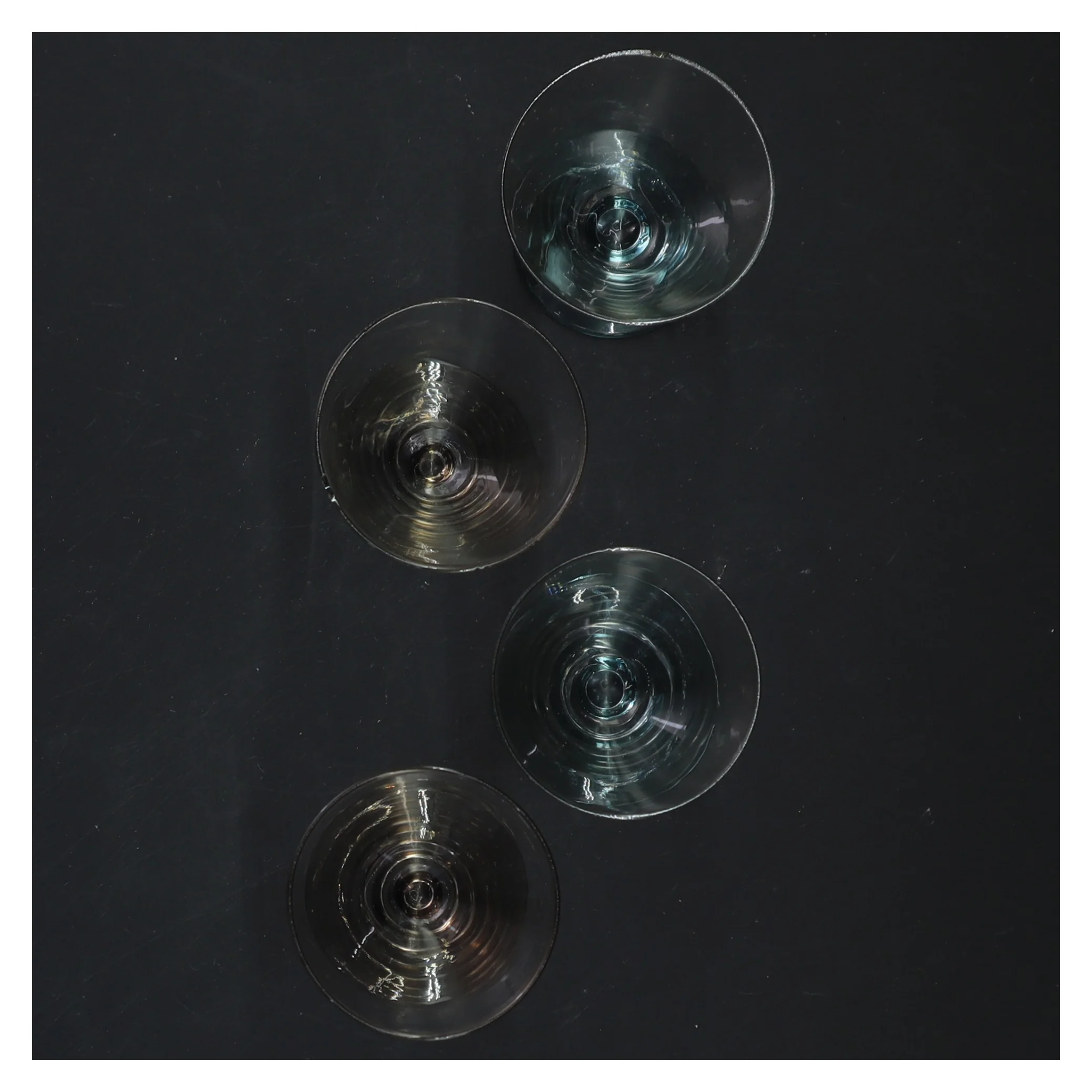 Sæt med fire glas (str. 7,5x5,5 cm)