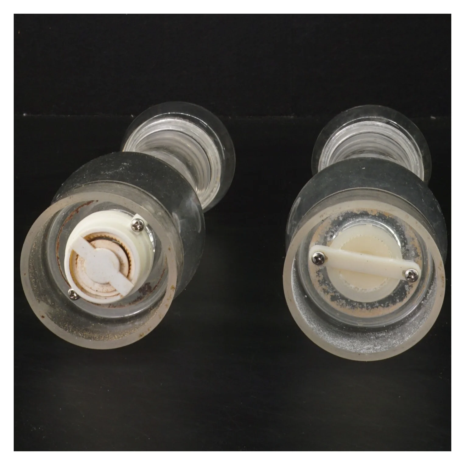 Sæt med salt- og peberkværne (str. 24 cm)