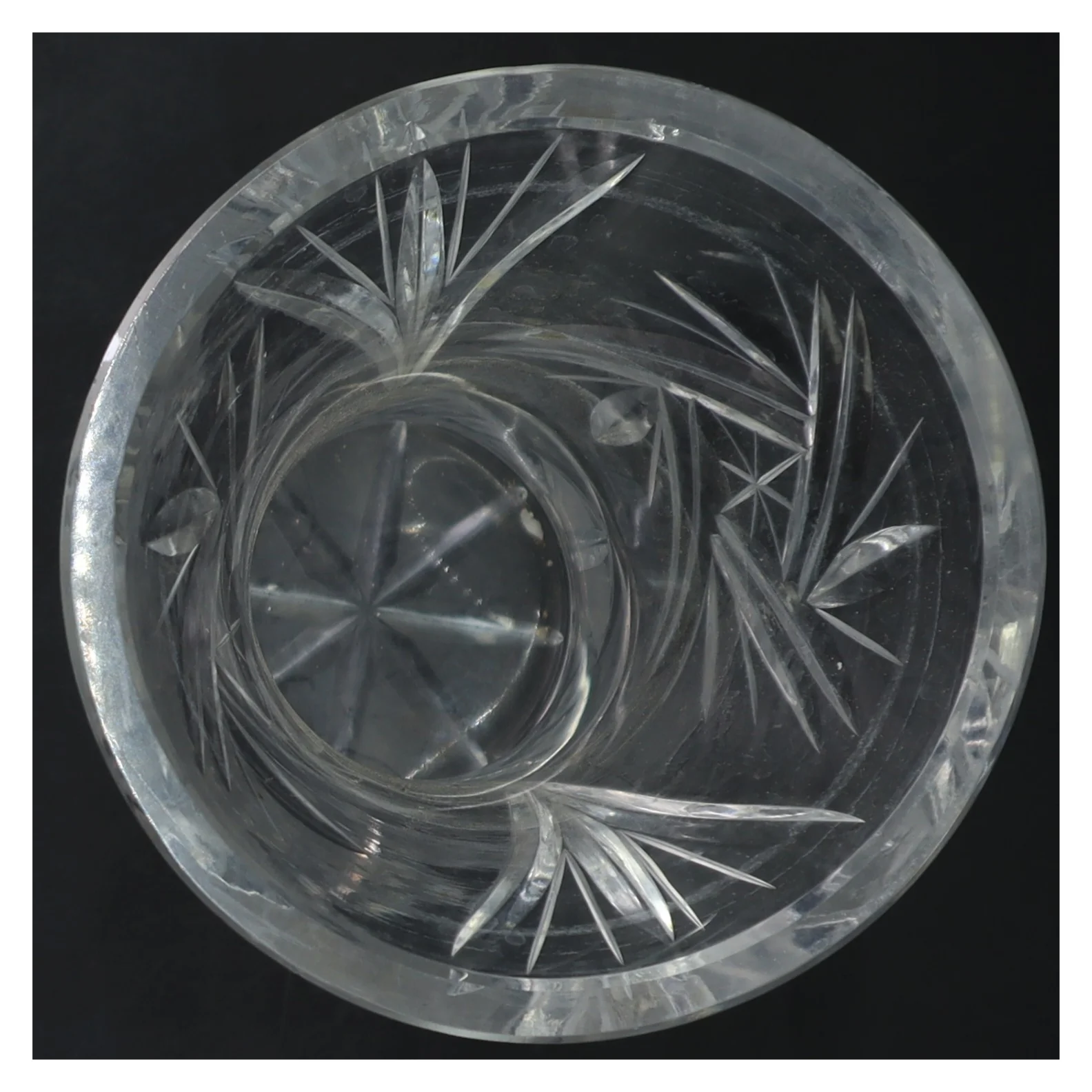 Glasvase med mønster (str. Ø 12,5 cm højde 20,5 cm)