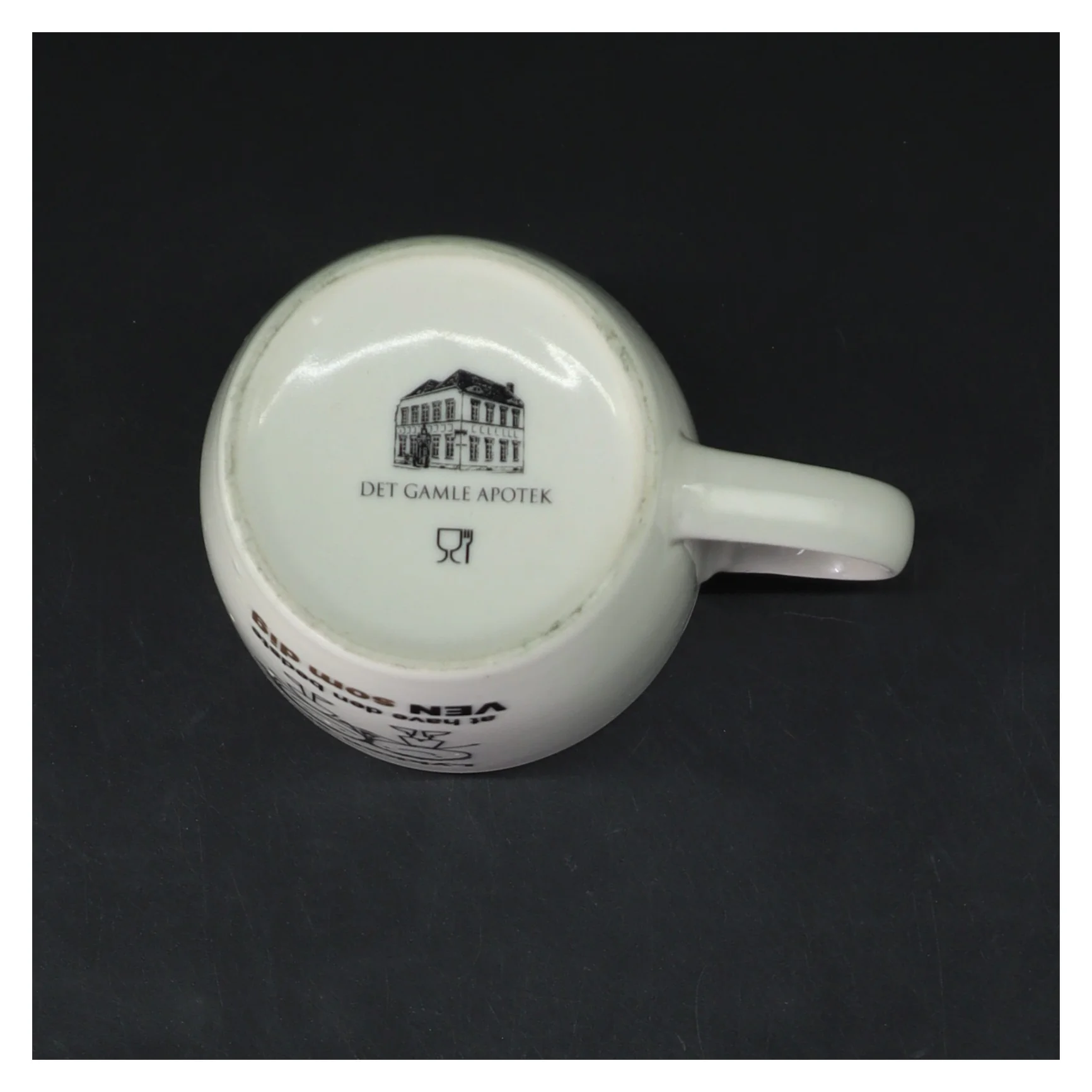 Krus fra Det Gamle Apotek fra Det Gamle Apotek (str. Ø 8,5 cm højde 9,5 cm)