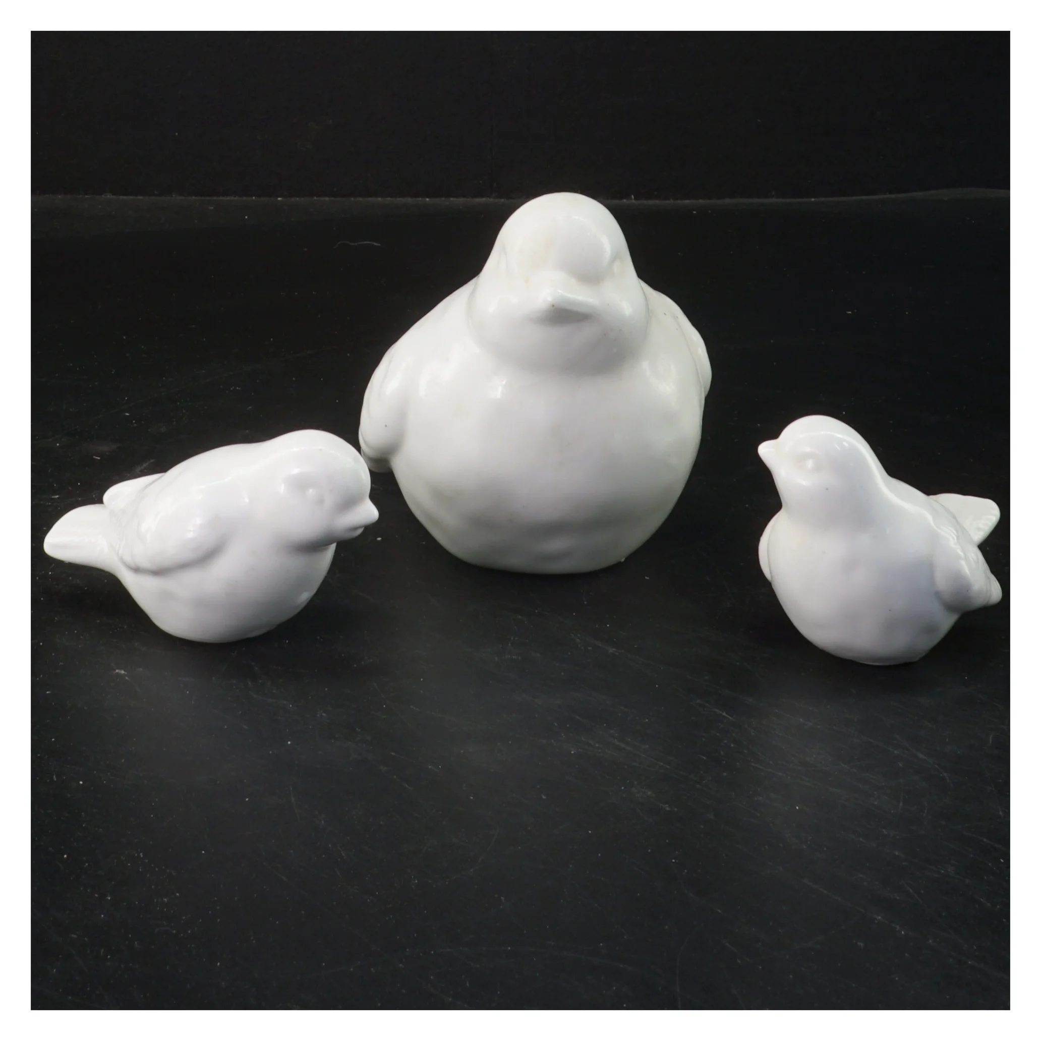 Hvide keramik fuglefiguriner fra Home Art (str. 11 og 7 cm)