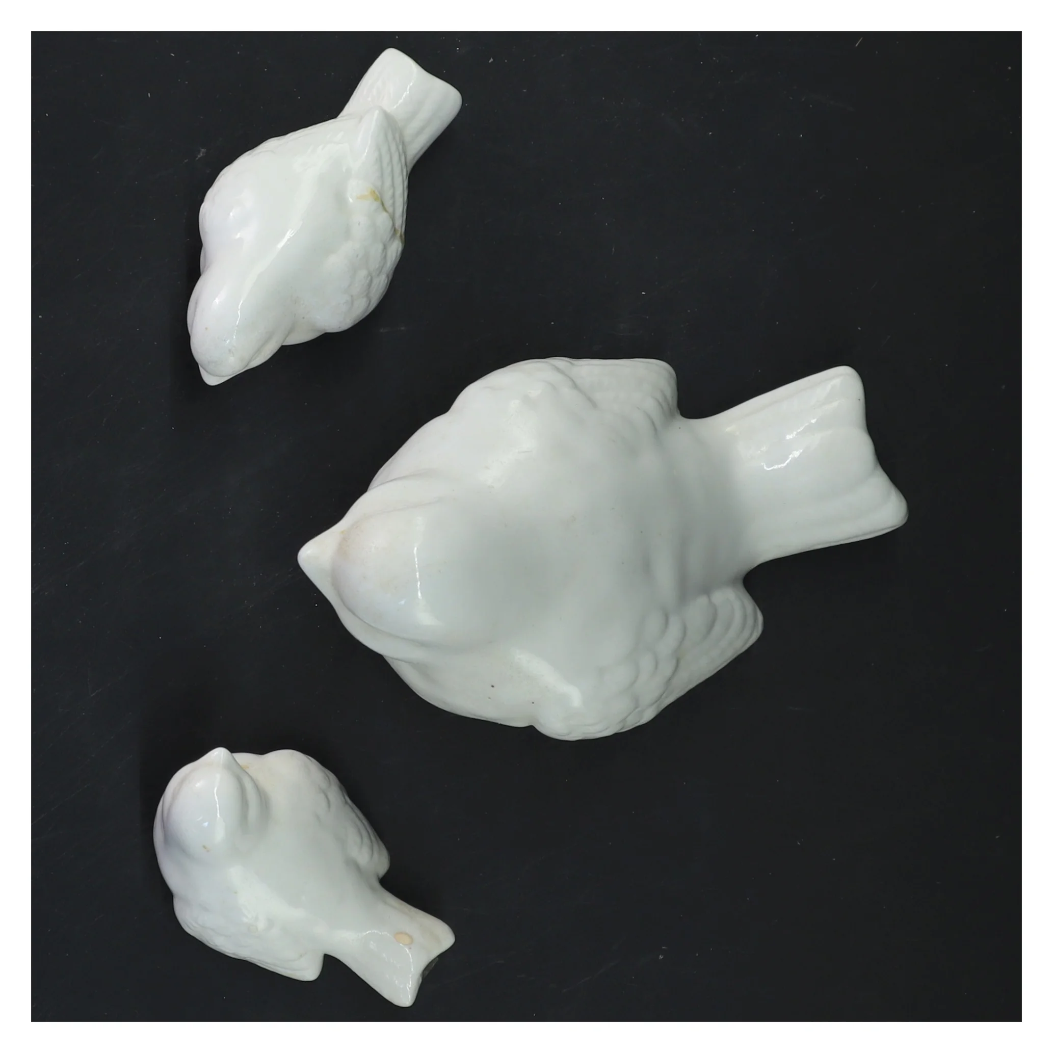 Hvide keramik fuglefiguriner fra Home Art (str. 11 og 7 cm)