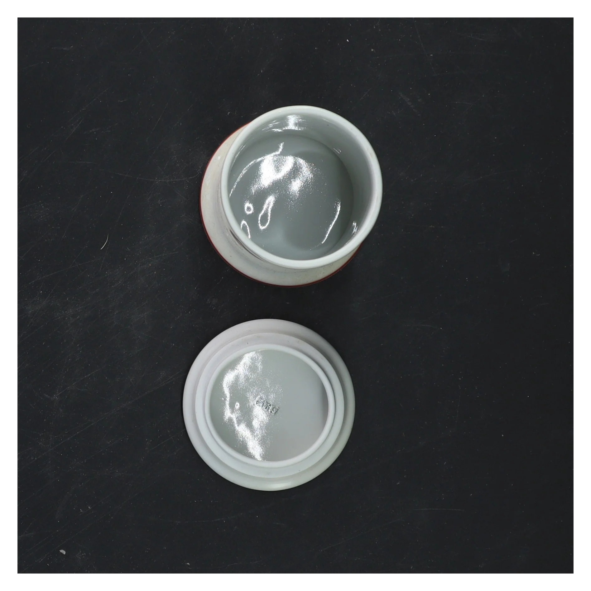 Porcelæn opbevaringsbeholder fra B&G (str. 11x6 cm)