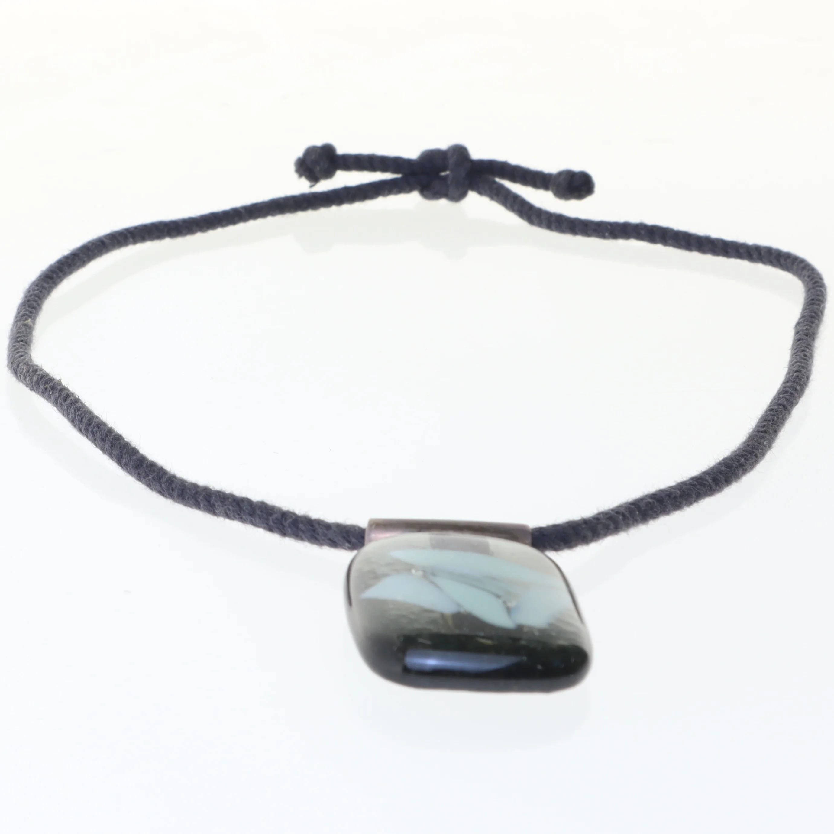 Halskæde med glasvedhæng (str. 50 cm)