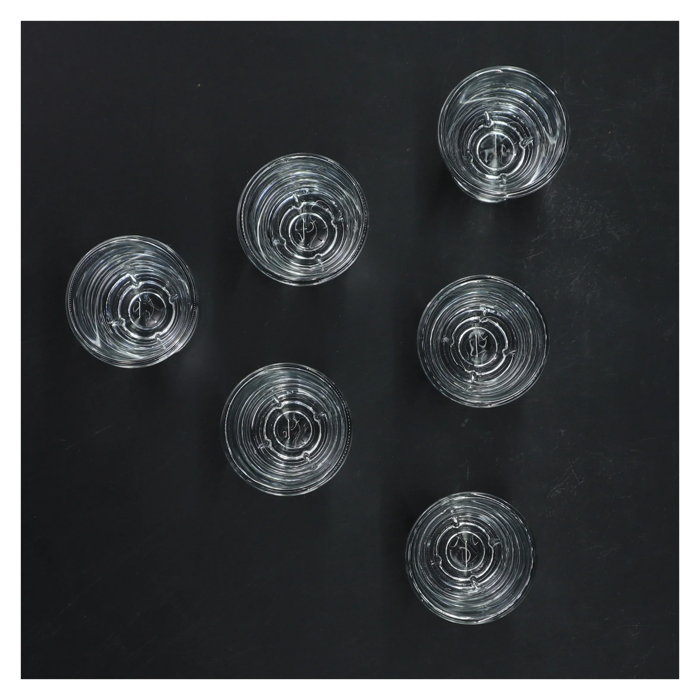 Sæt med 6 shotglas (str. 6 stk Ø 5 cm længde 7,5 cm)