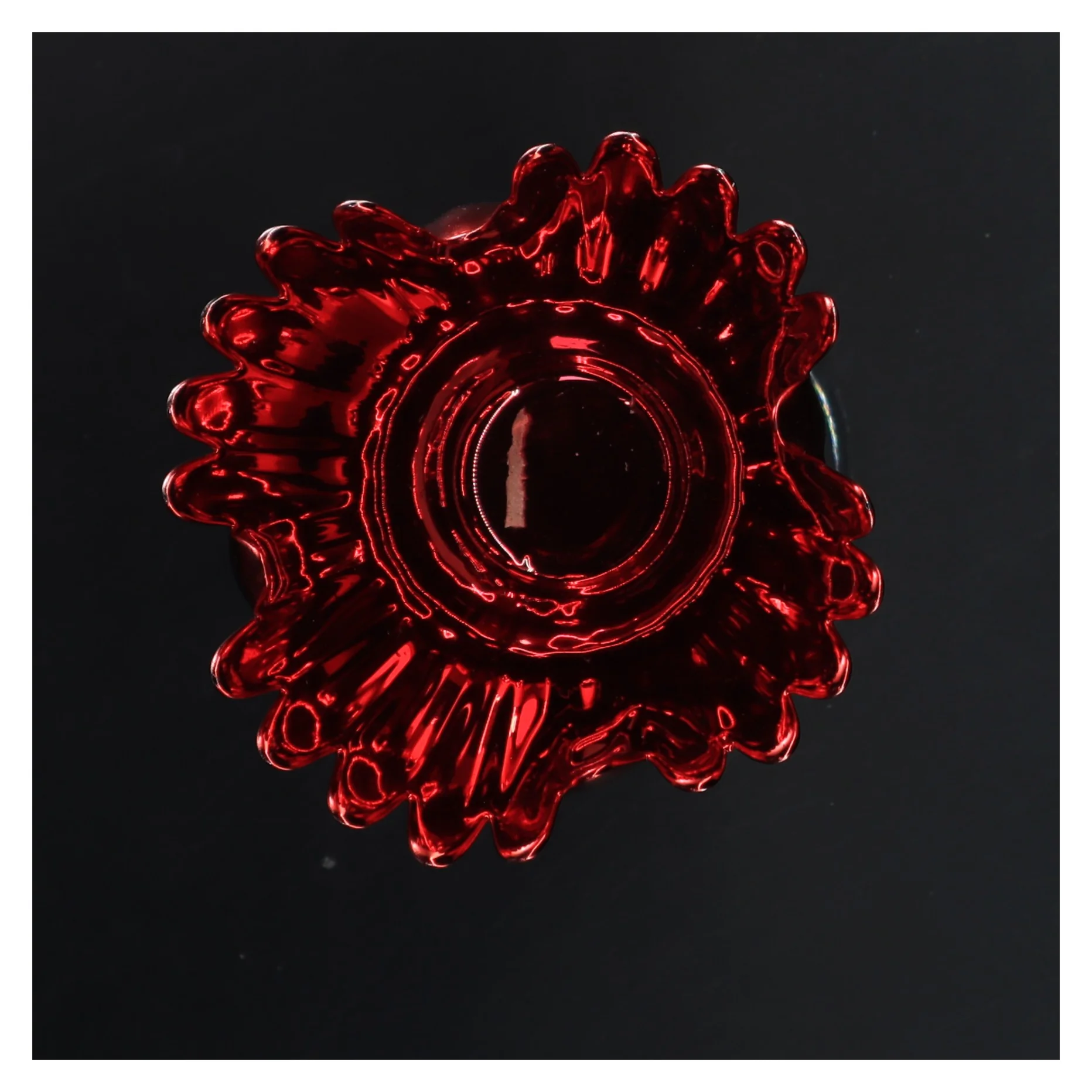 Rød dekorativ glasvase fra Krifon (str. 11x20 cm)