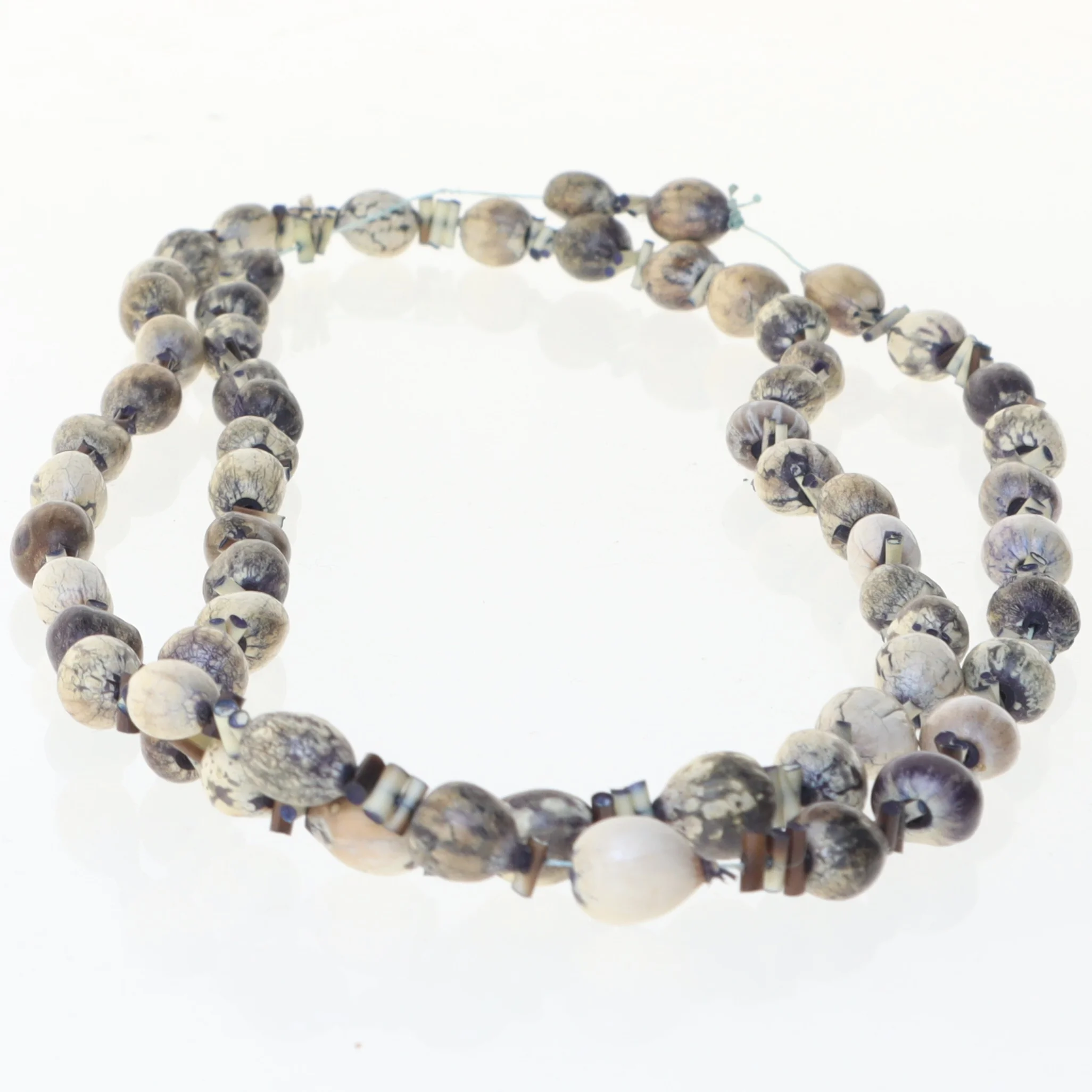 Halskæde med perler (str. 80 cm)