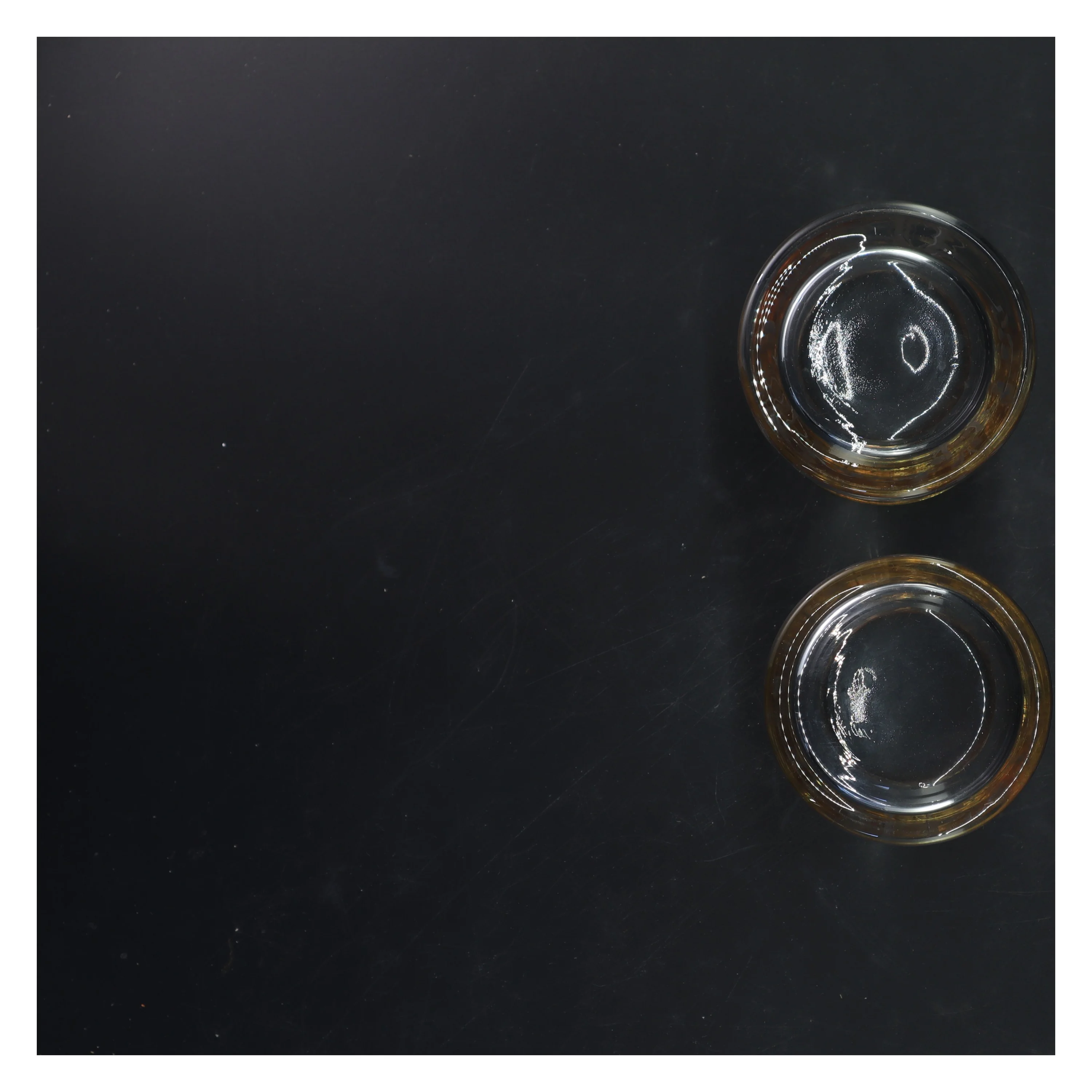 Glasvaser med guldkant (str. 9x10 cm)