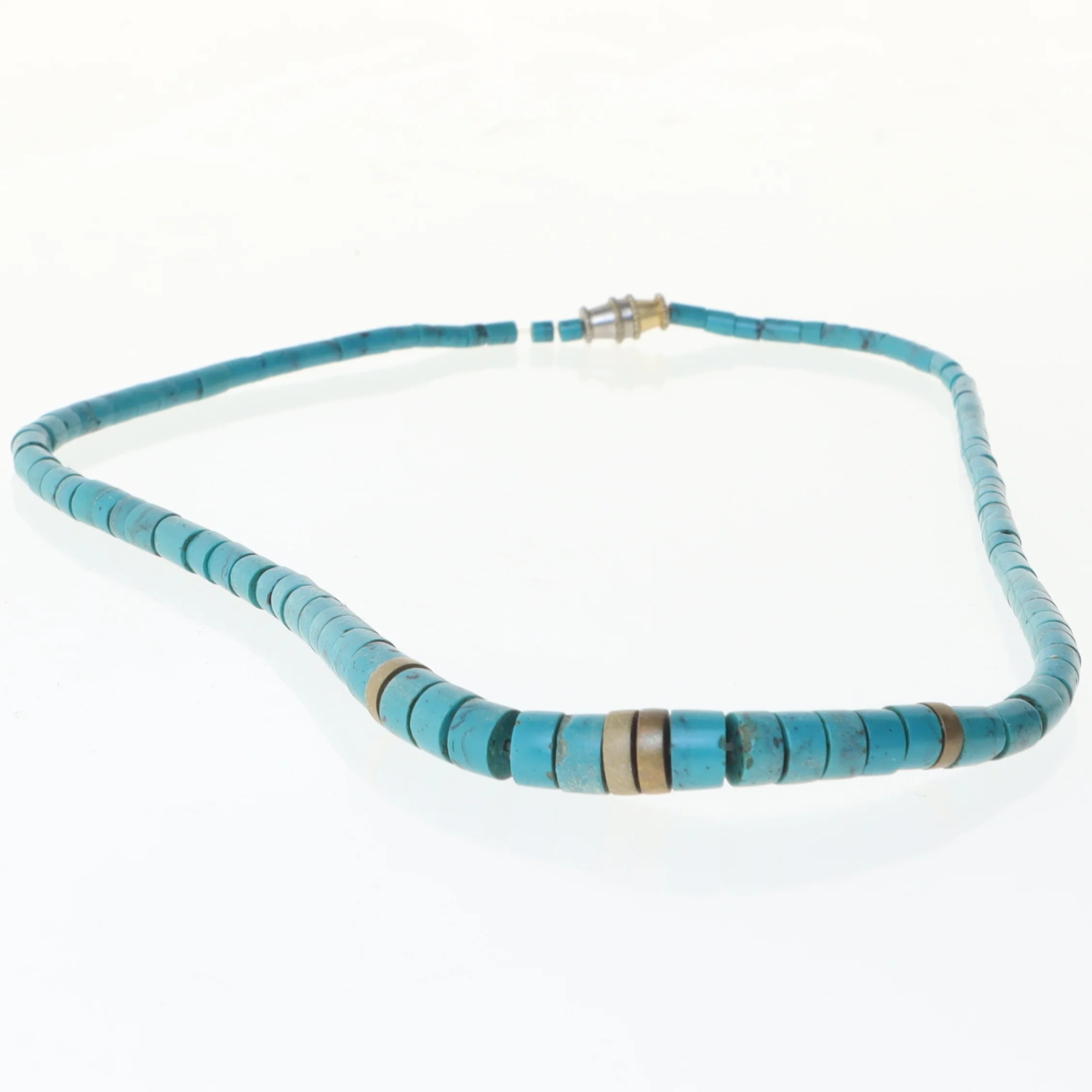 Turkis halskæde med cylinderperler (str. 28 cm)