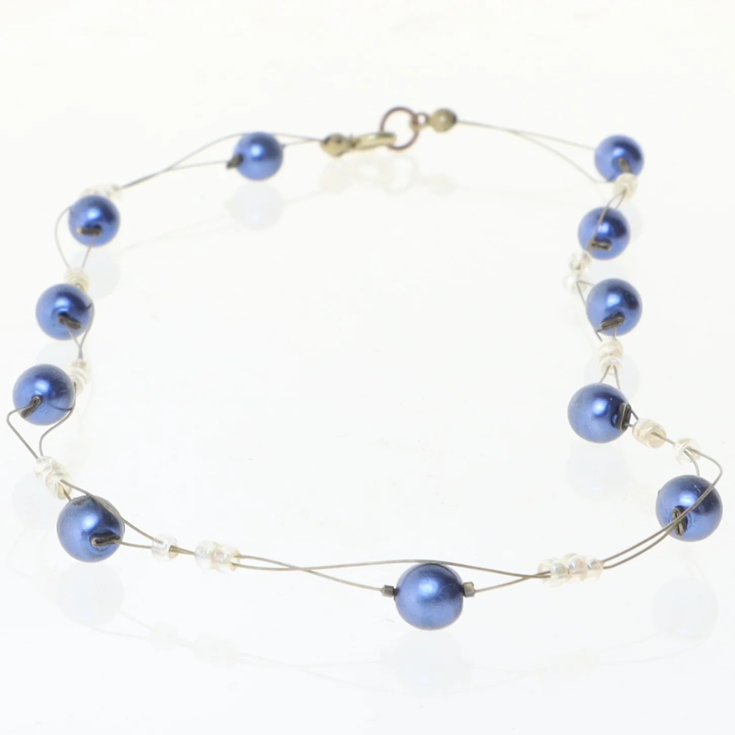 Perlekæde med blå perler (str. 40 cm)