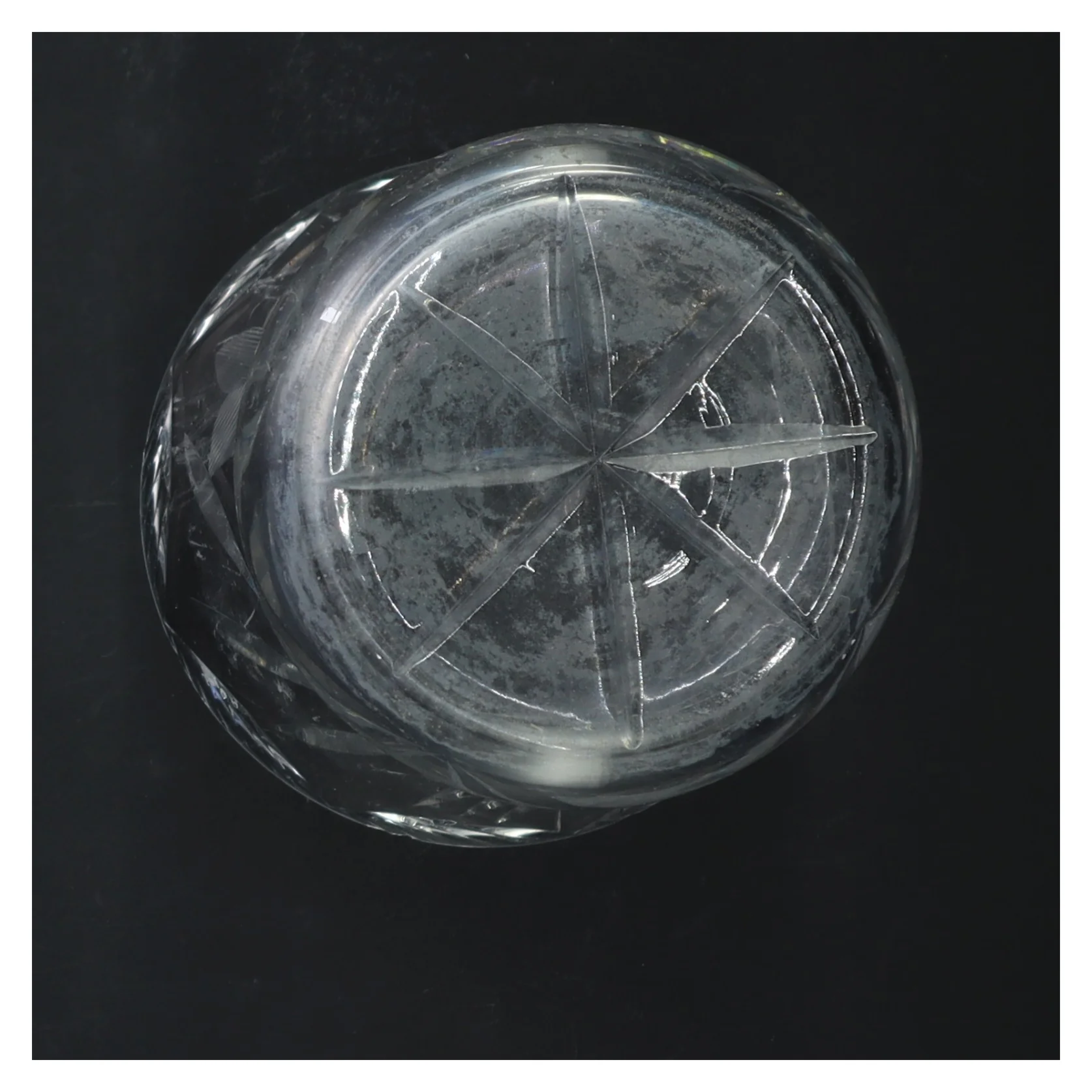 Glasvase med mønster (str. 16 cm)