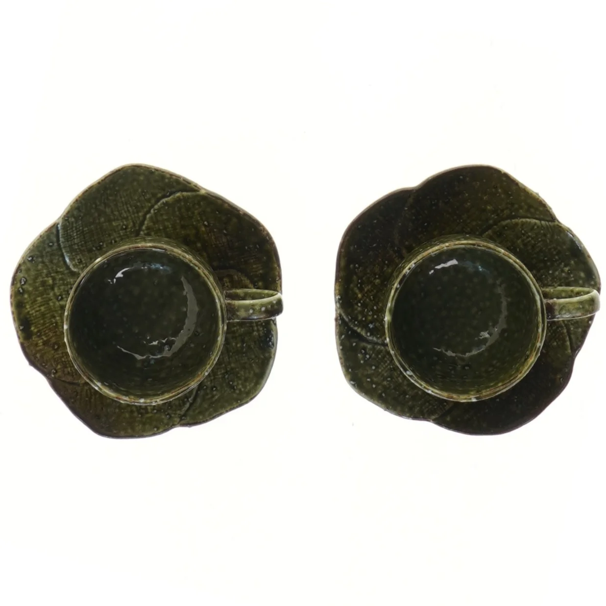 Grønne tekopper med fat under (str. Ø 11 cm)