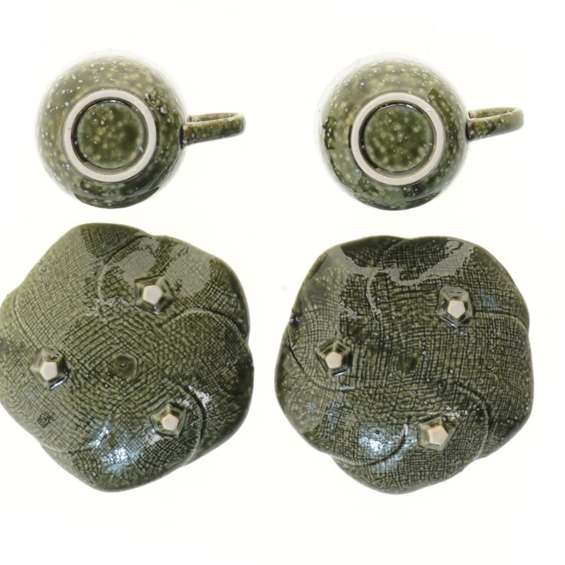 Grønne tekopper med fat under (str. Ø 11 cm)