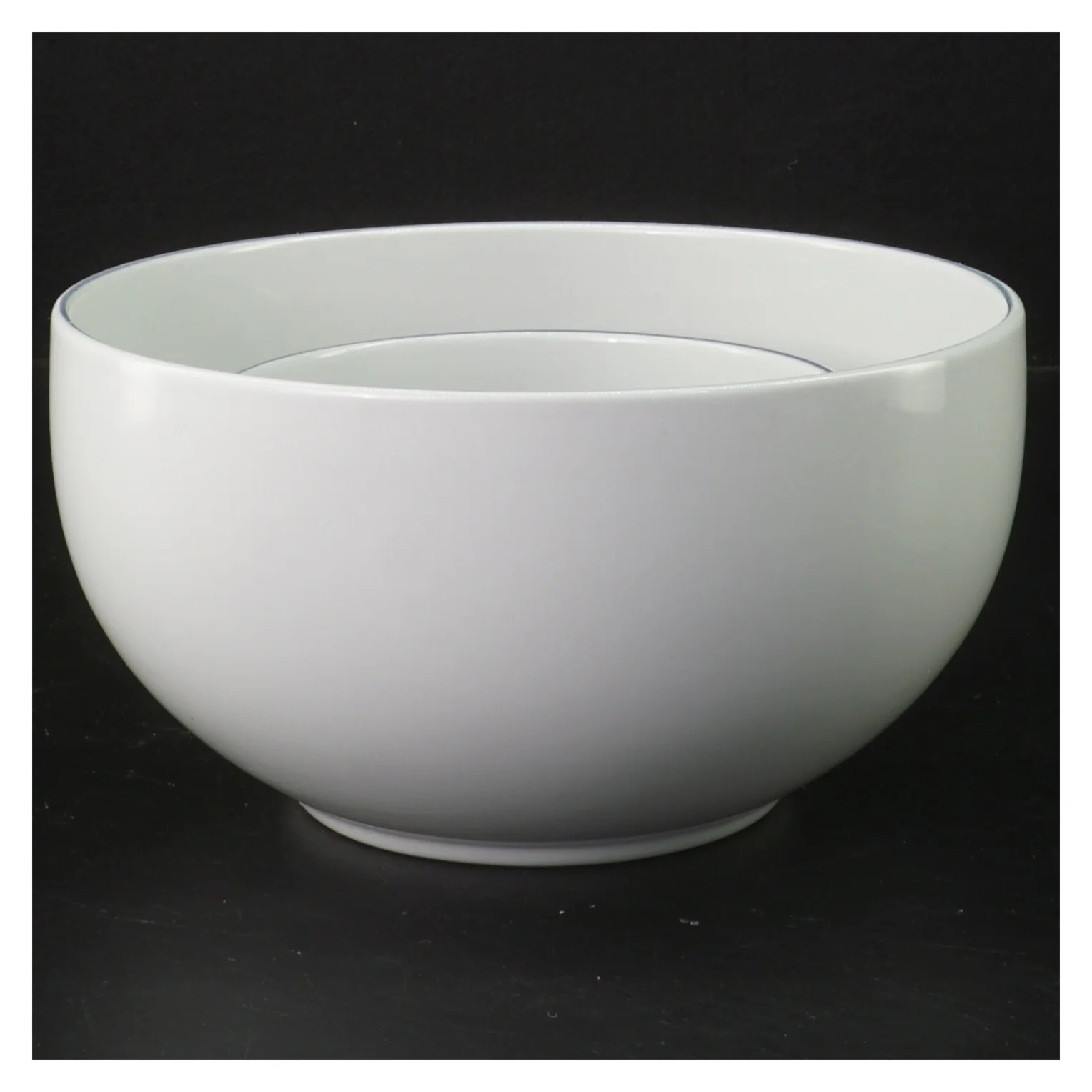 Sæt af tre hvide skåle fra Royal Copenhagen blå kant (str. Ø 7, 11 og 17 cm)