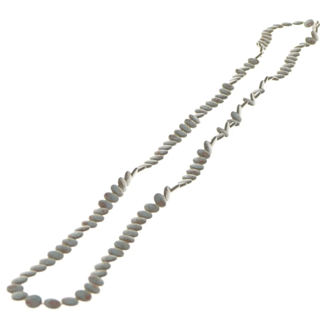 Lang halskæde med perler (str. 112 cm)