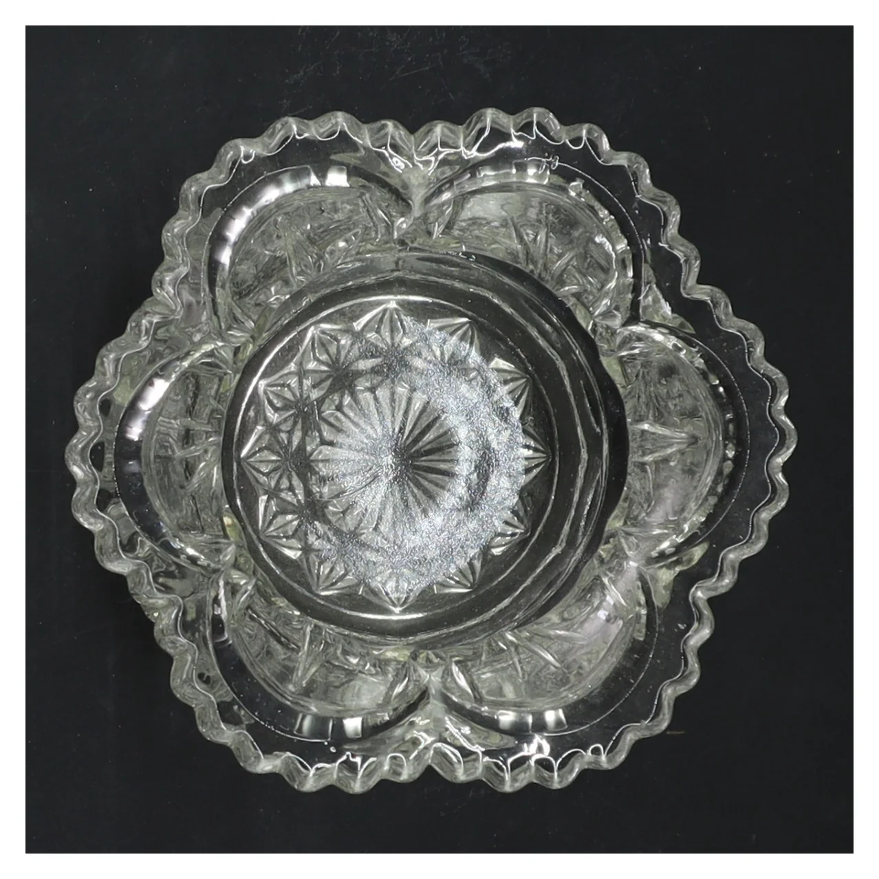 Glasvaser med mønster (str. Ø 11 cm)