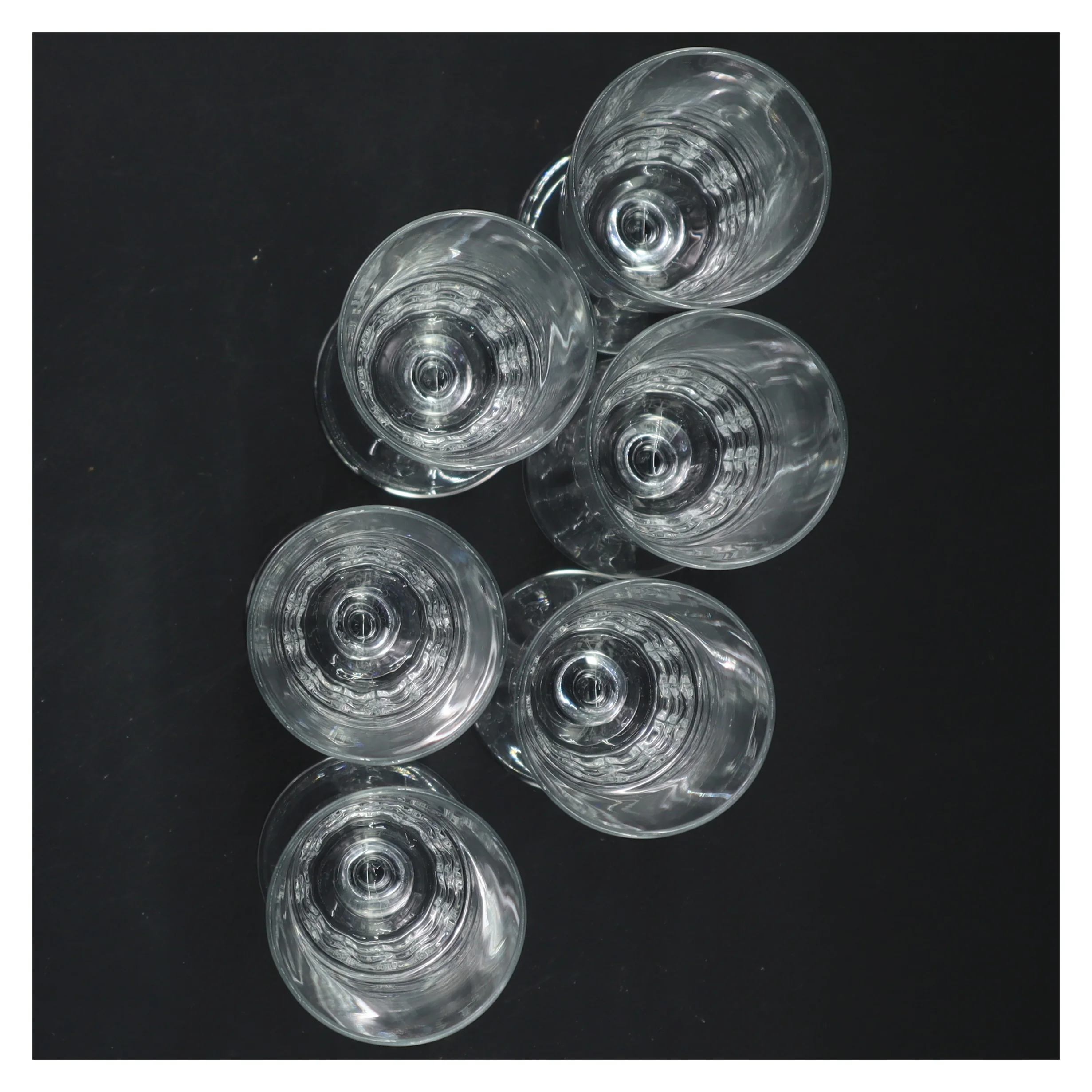 Sæt af seks champagne glas (str. 17x6 cm)