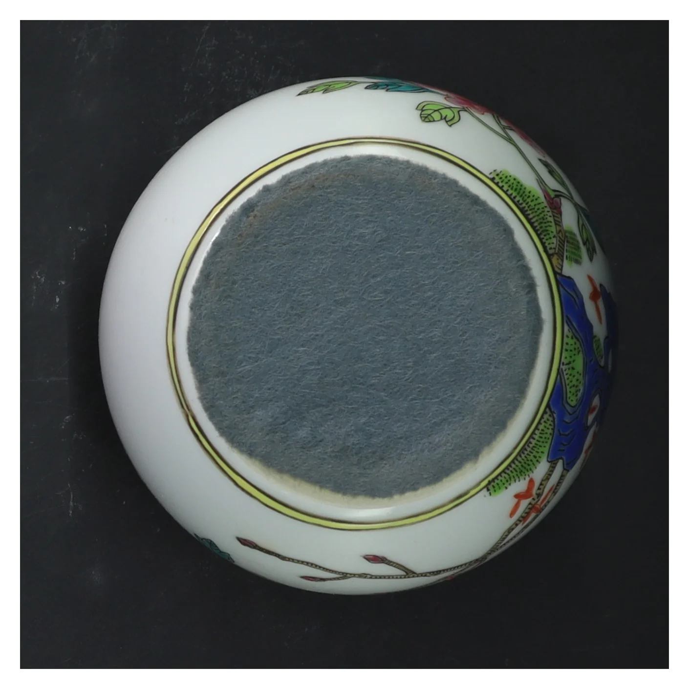 Dekorativ krukke med låg og fuglemotiv (str. 13 cm)