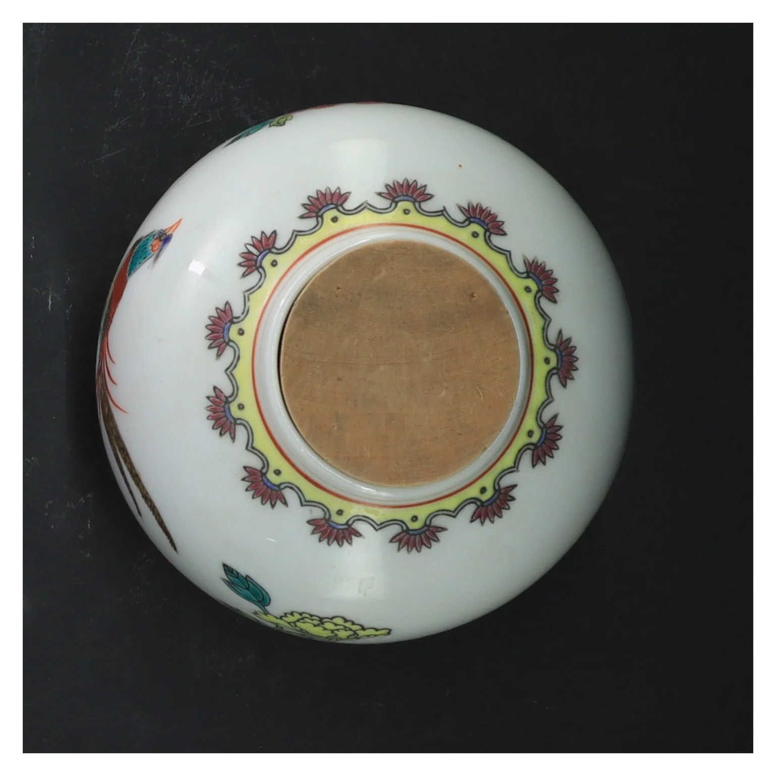 Dekorativ krukke med låg og fuglemotiv (str. 13 cm)