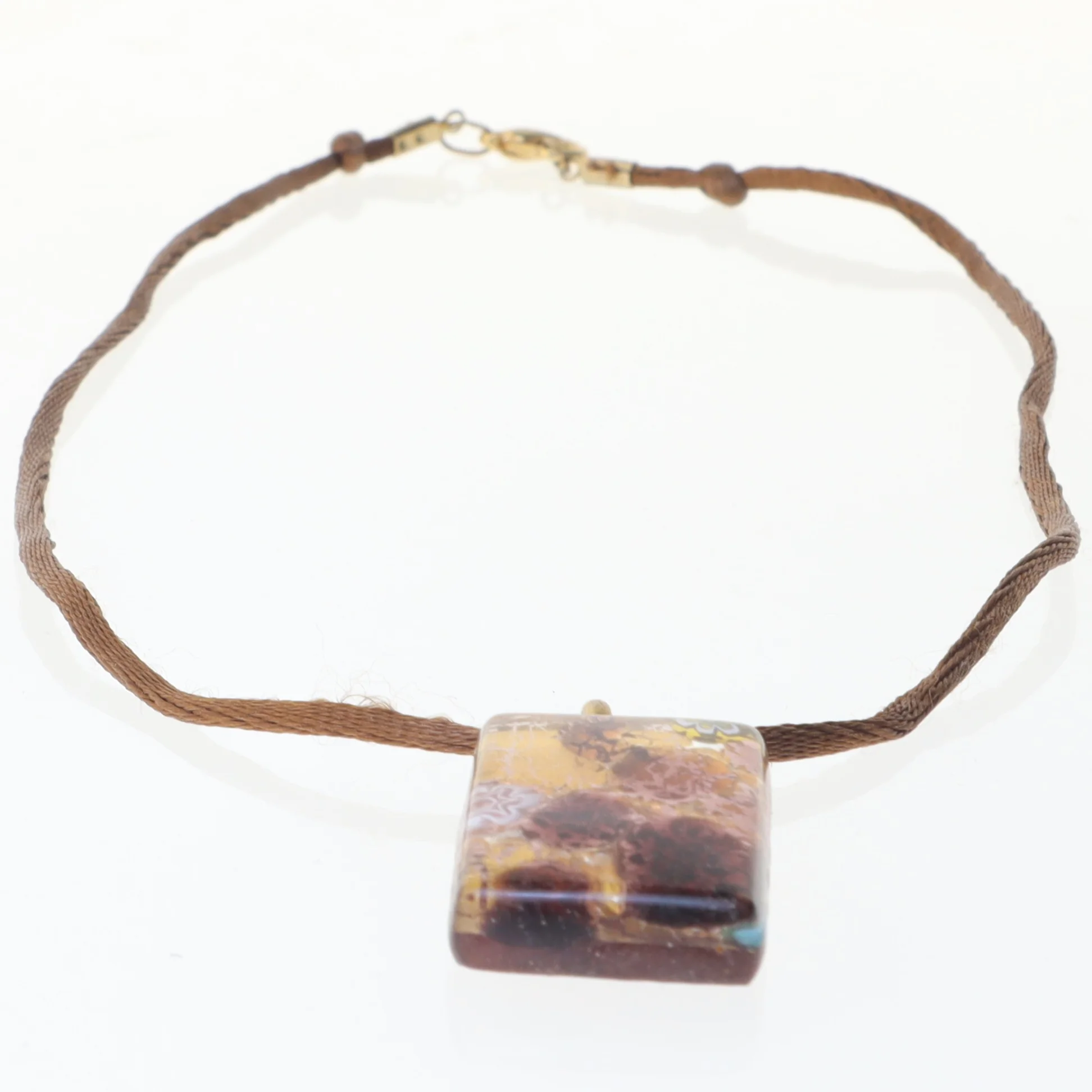 Halskæde med rektangulært vedhæng (str. 50 cm)