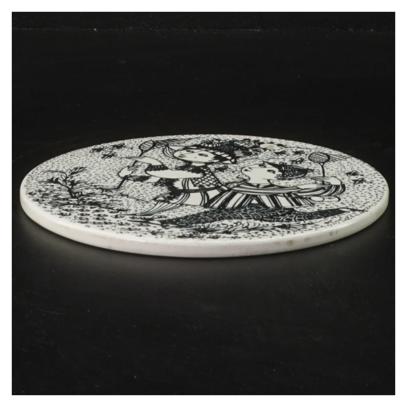 Dekorativt vægskilt med illustration fra Bjørn Wiinblad, Nymølle (str. Ø 15,5 cm)