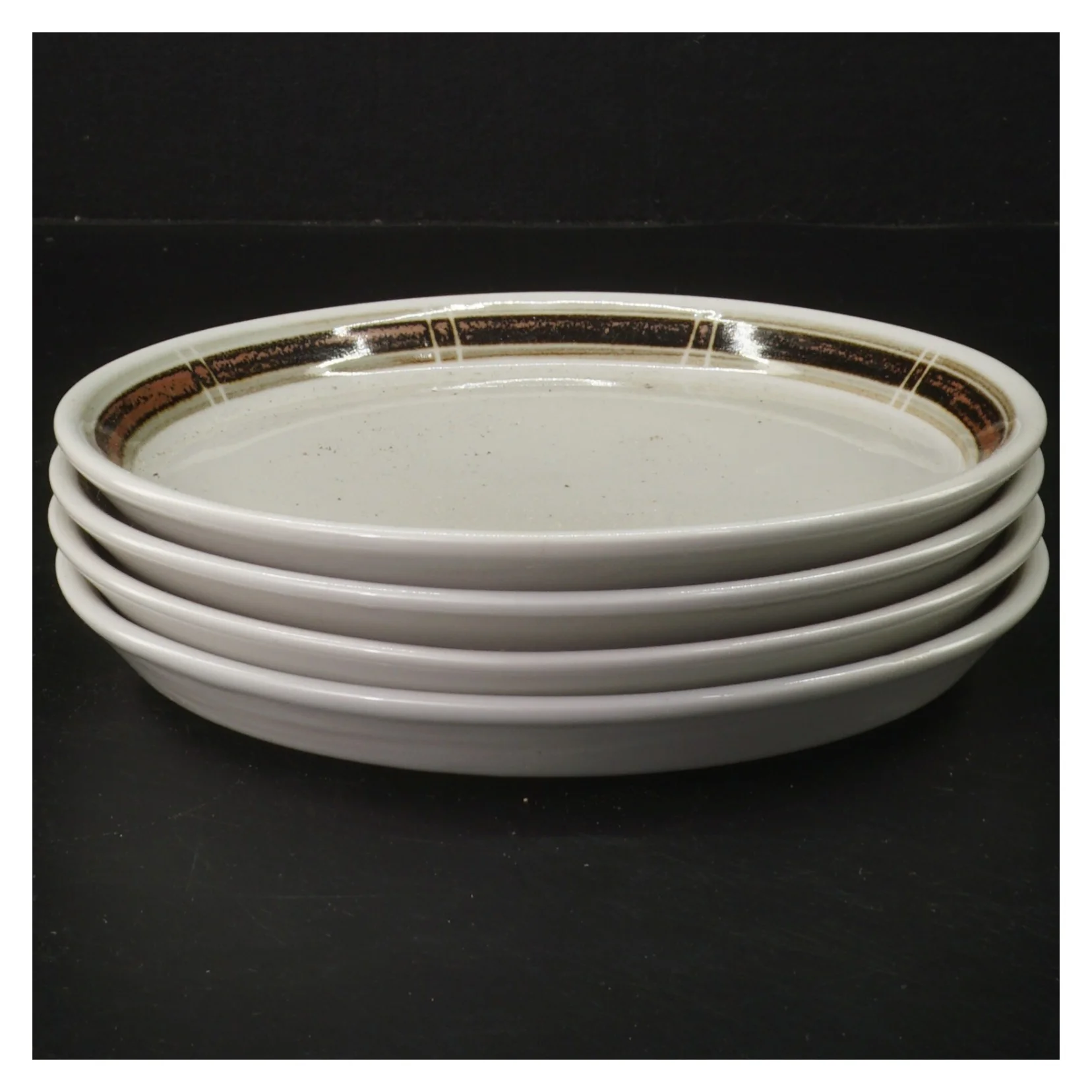 Tallerkener med kantmønster, 4 stk fra Desiree (str. 4 styk, ø 18 cm)