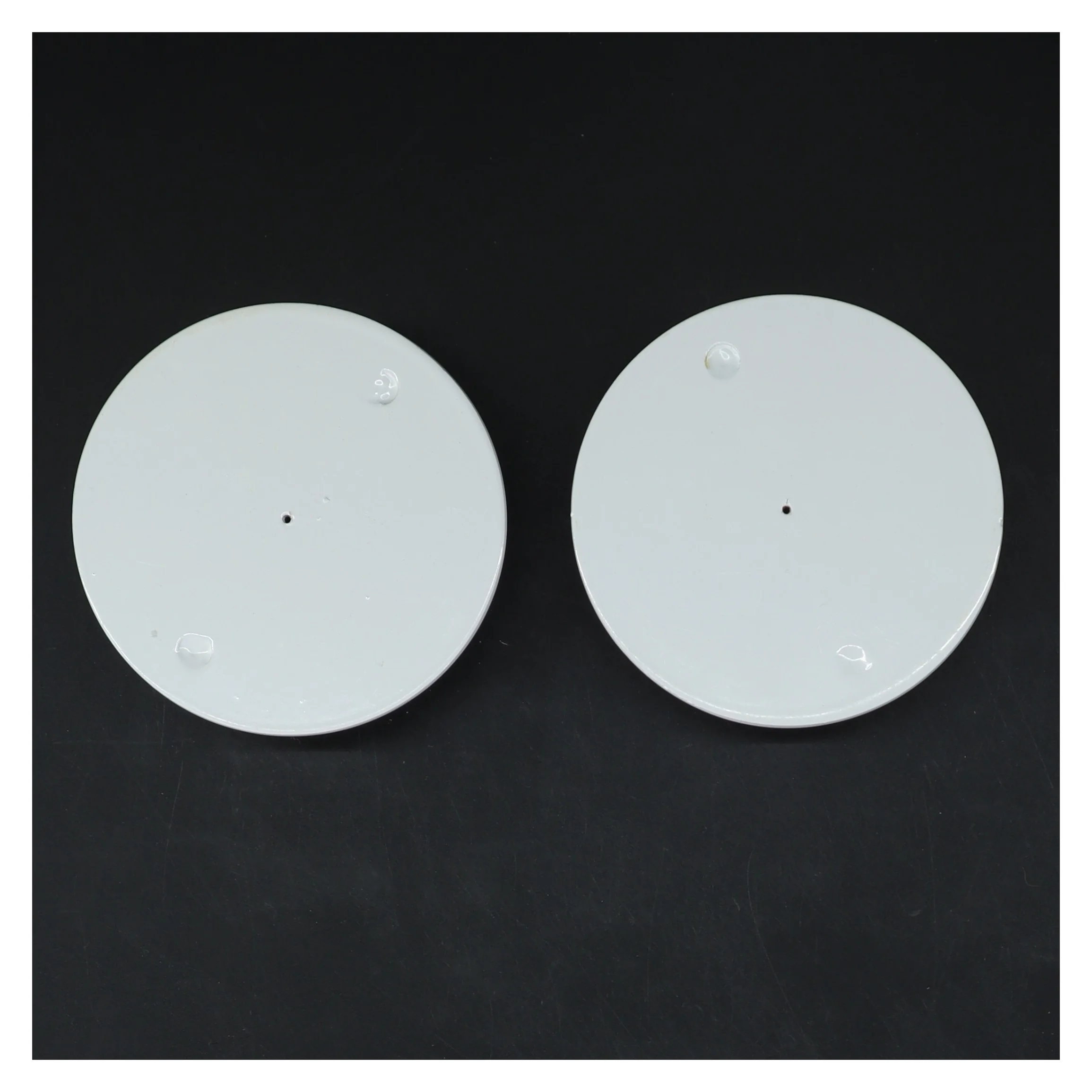 Runde hvide plasticstykker (str. 2 stk Ø 7,5 cm)