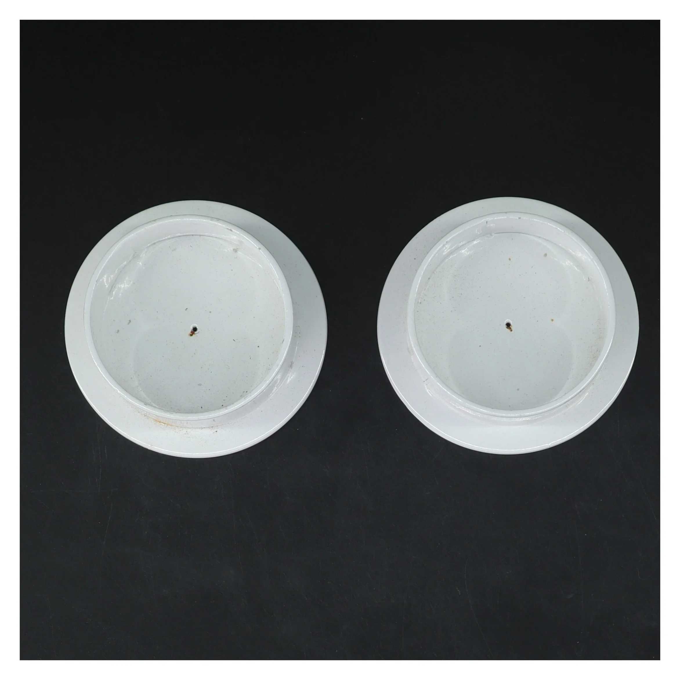 Runde hvide plasticstykker (str. 2 stk Ø 7,5 cm)