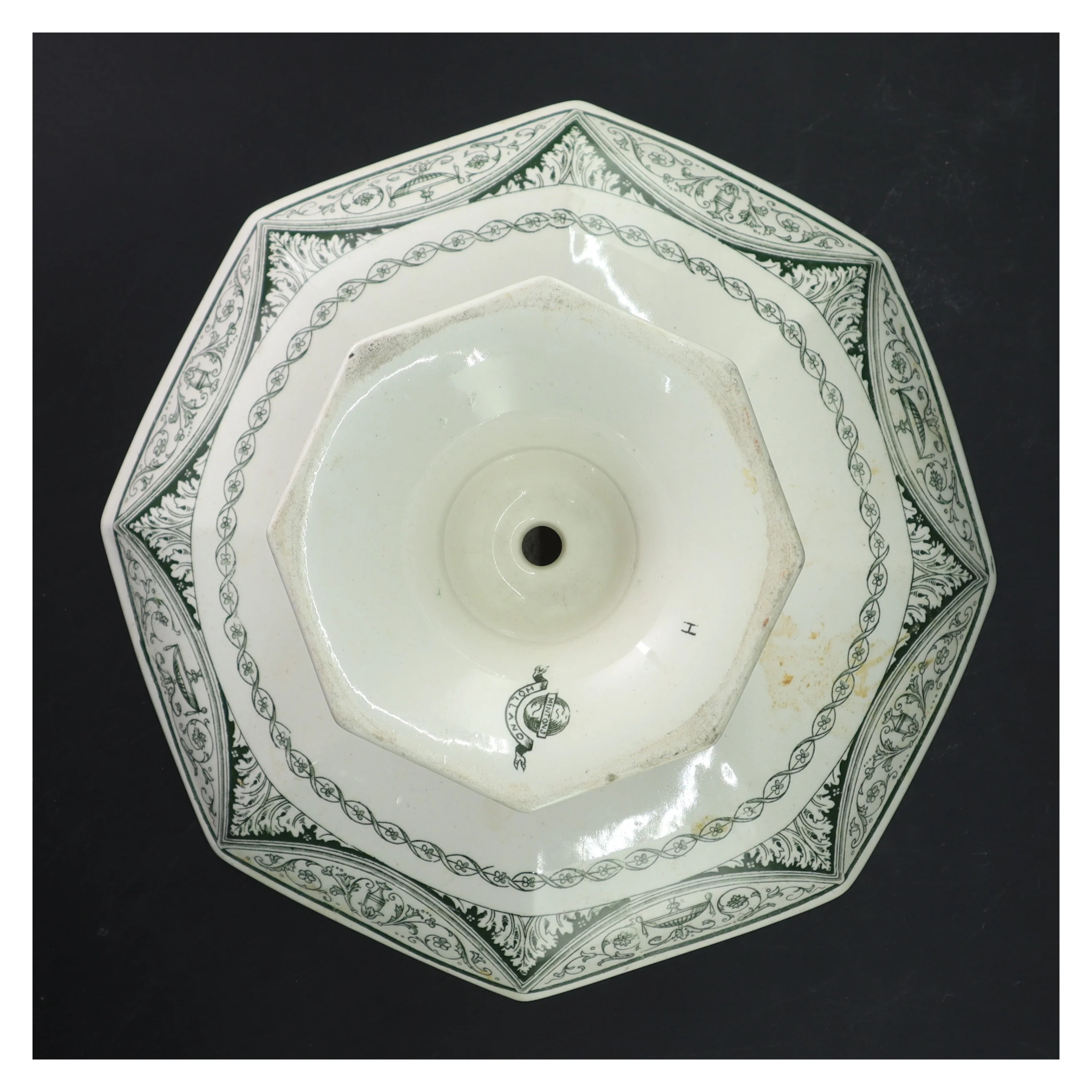 Dekoreret keramisk kagefad (str. 23,5x14 cm)