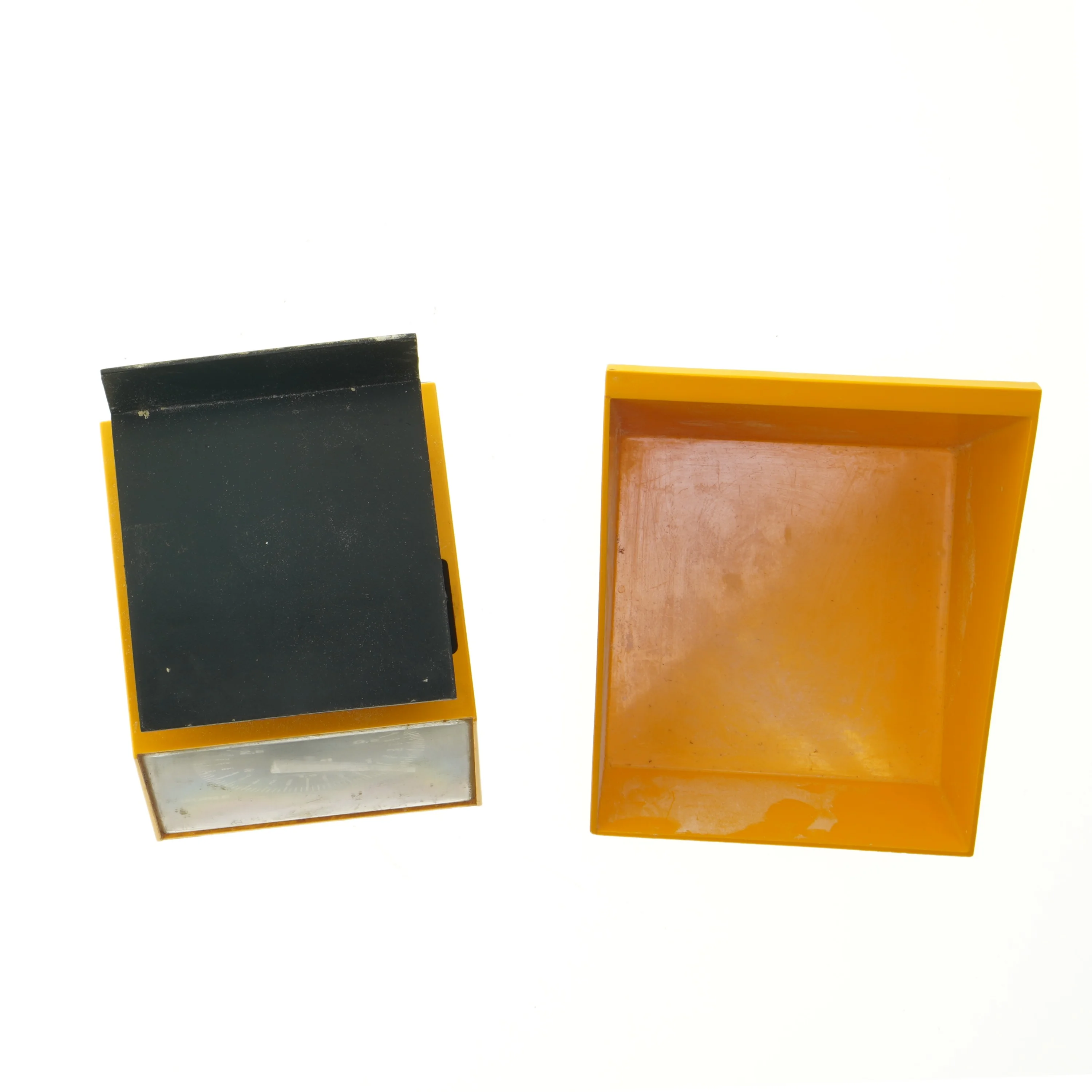 Gul køkkenvægt fra Ginge (str. 16x18 cm)