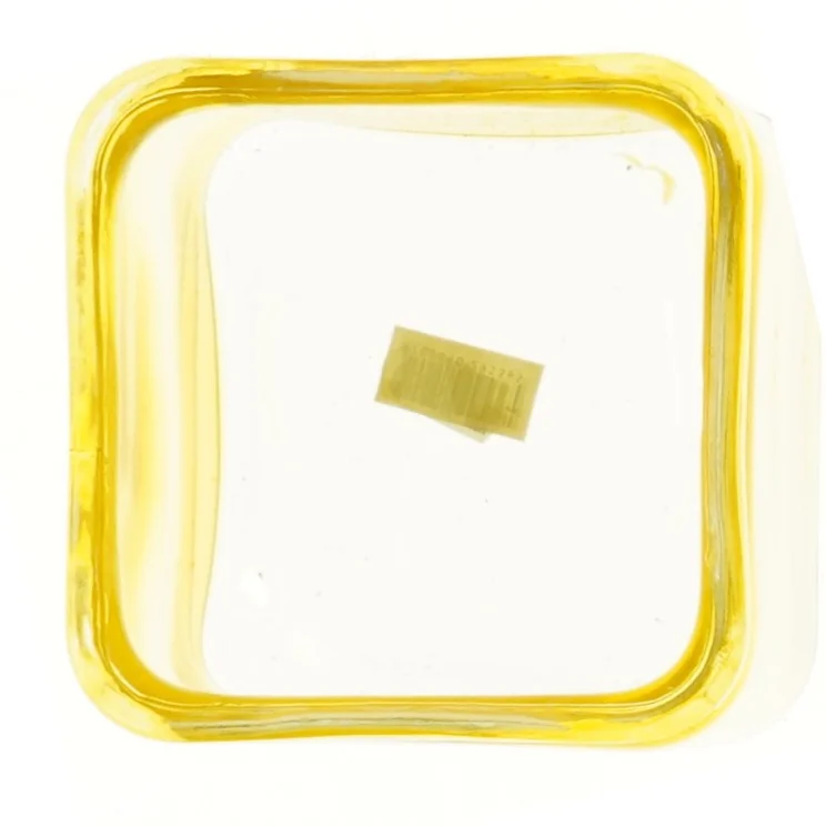 Gul kvadratisk glasvase (str. 12x12x12 cm)