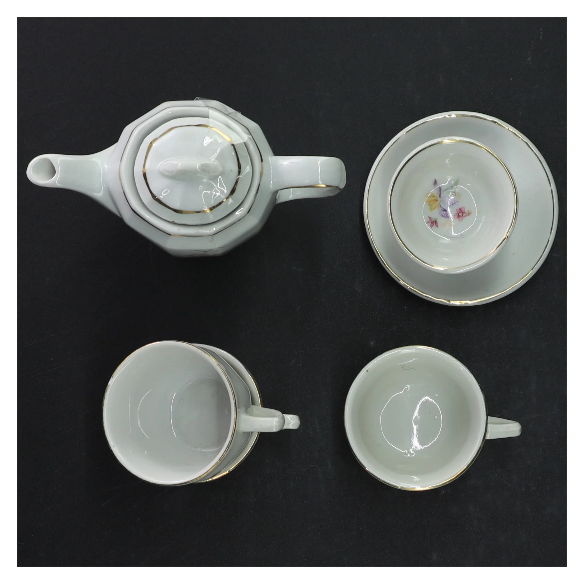 Porcelæn dukkestel (str. Højde af te kande. 11 cm)