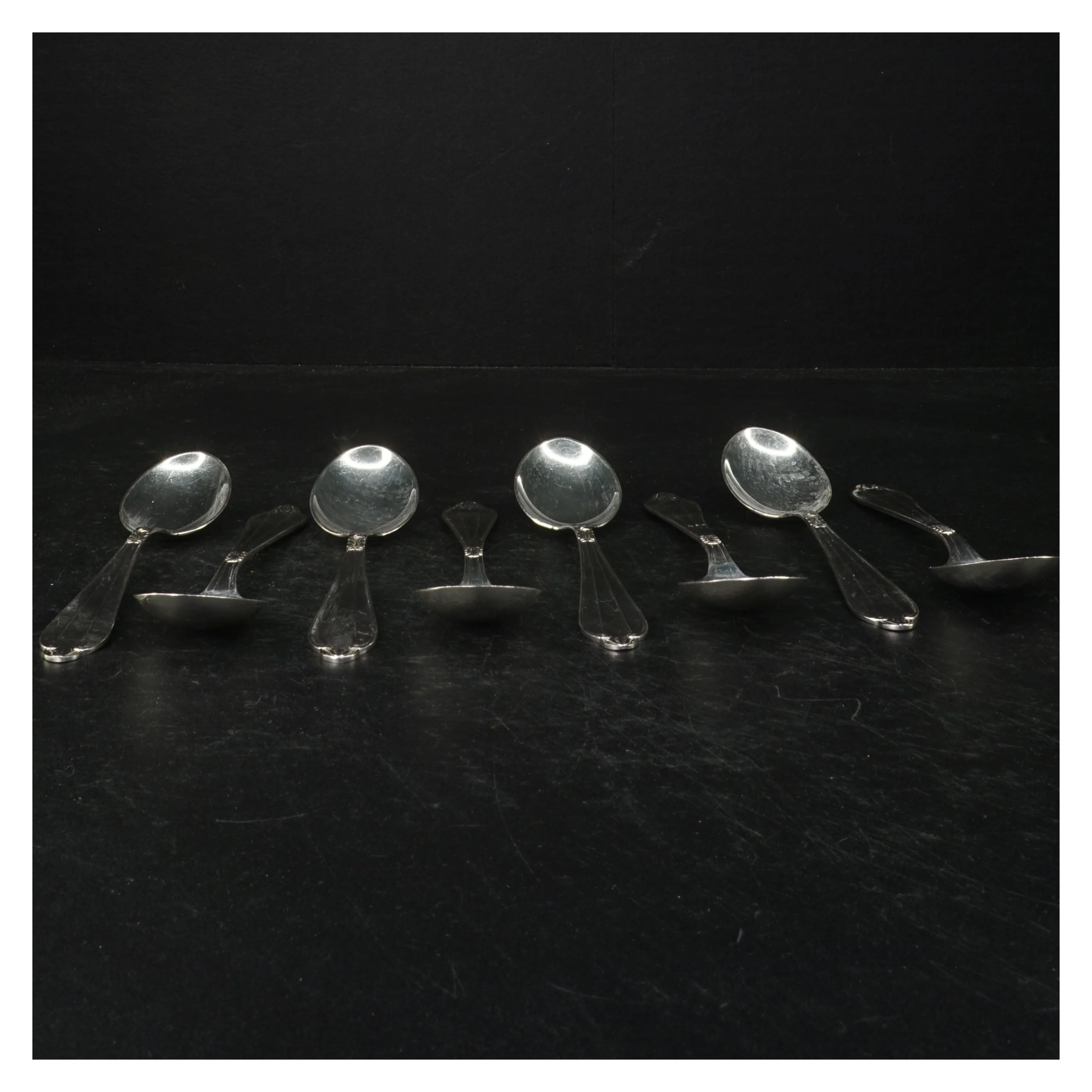 8 dessertskeer, 2-tårnet sølv (str. 18 cm)