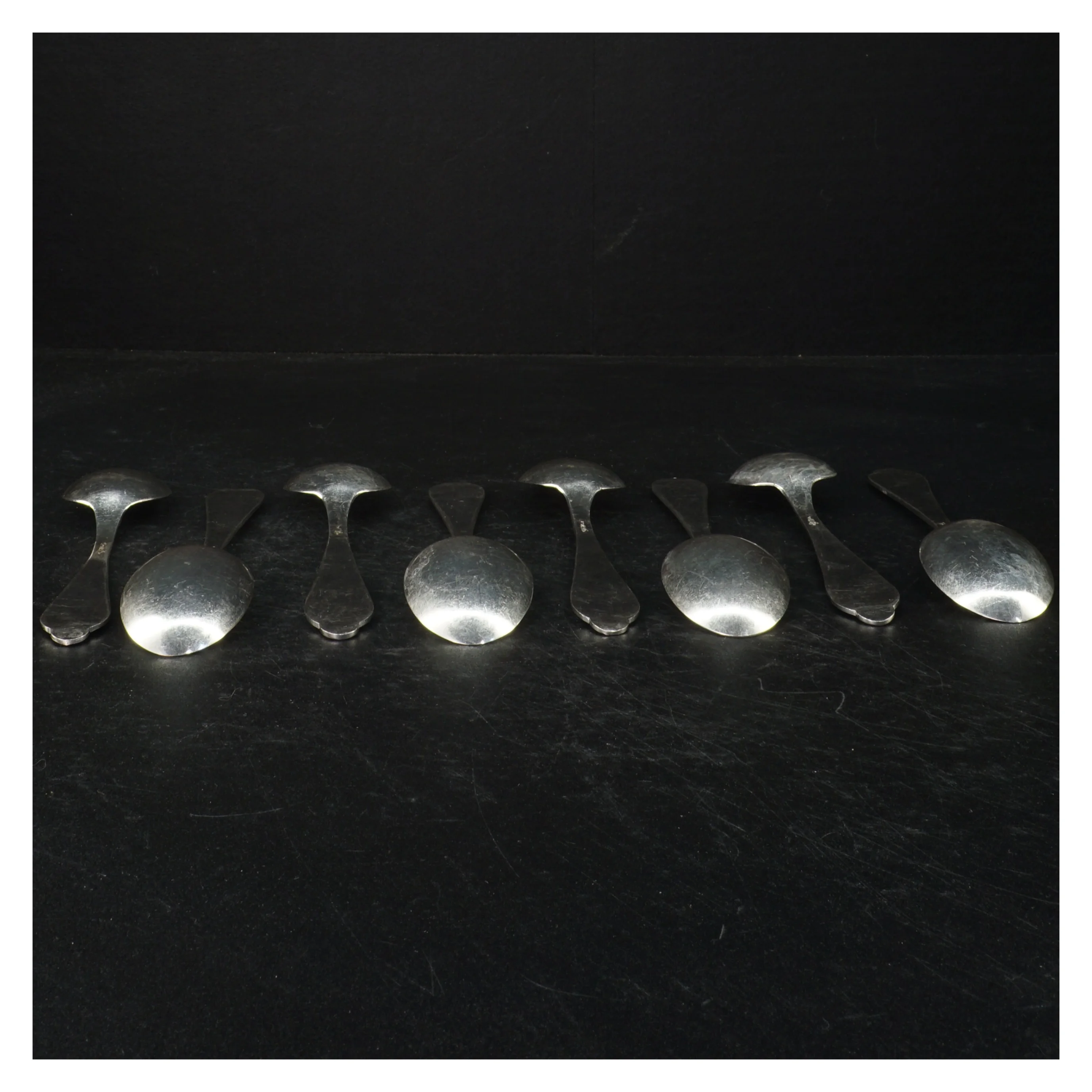 8 dessertskeer, 2-tårnet sølv (str. 18 cm)