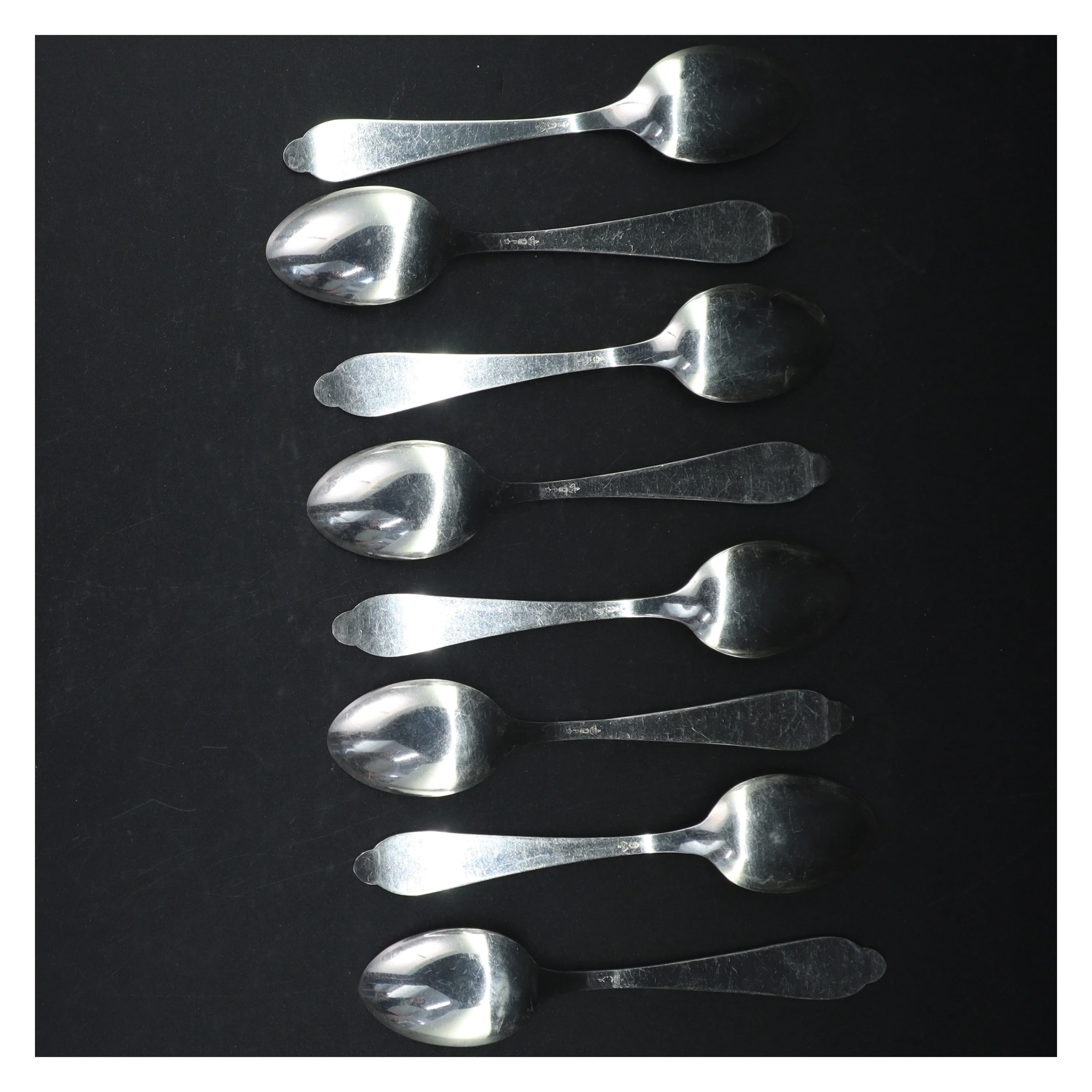 8 dessertskeer, 2-tårnet sølv (str. 18 cm)