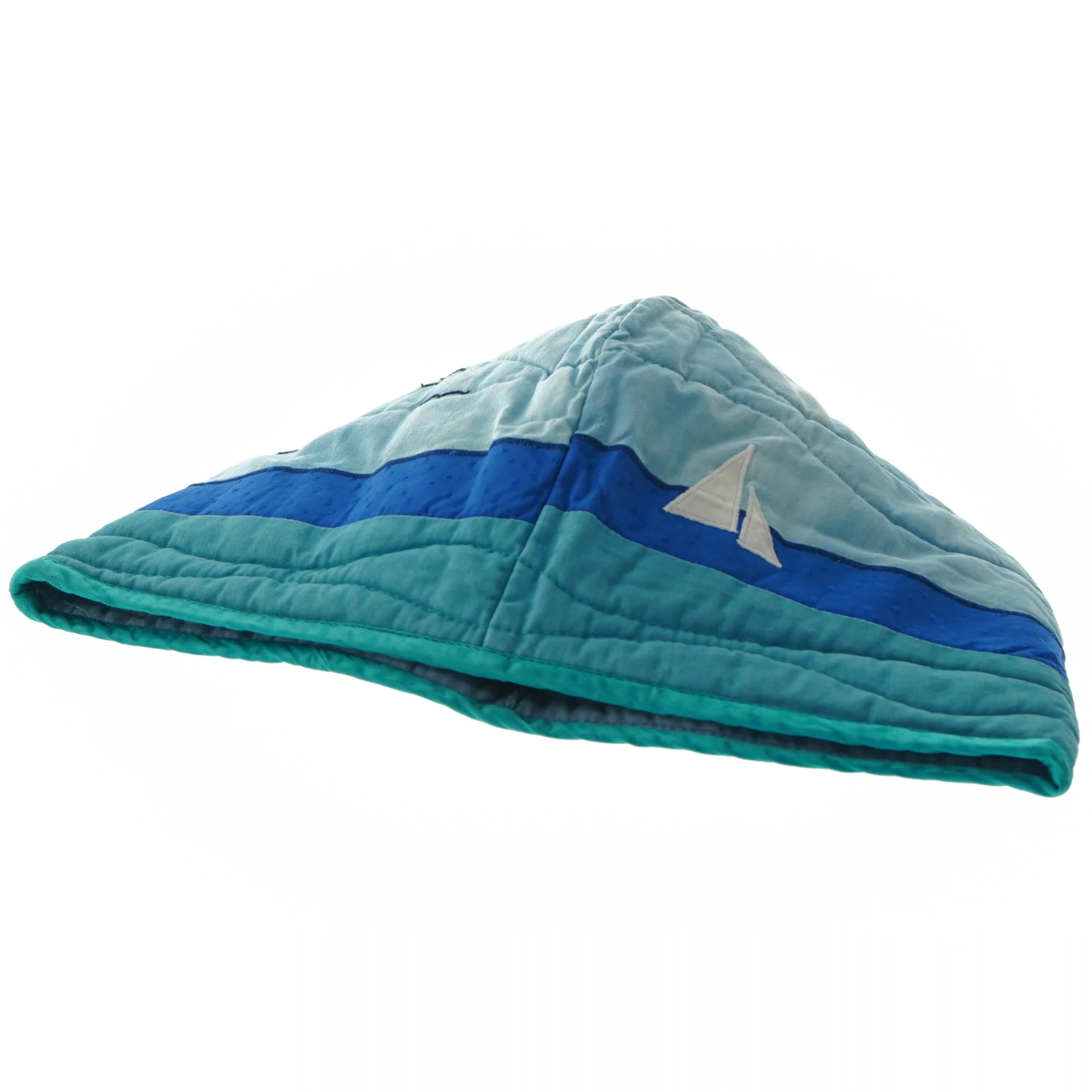 Tehætte, håndlavet med applikation og broderi (h 27 cm, omkr 68 cm)