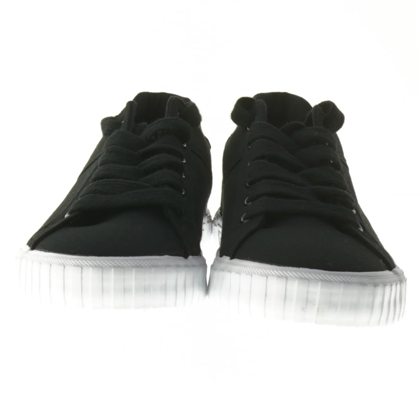 Nye, sorte sneakers i lærred fra Graceland (str. 39 )