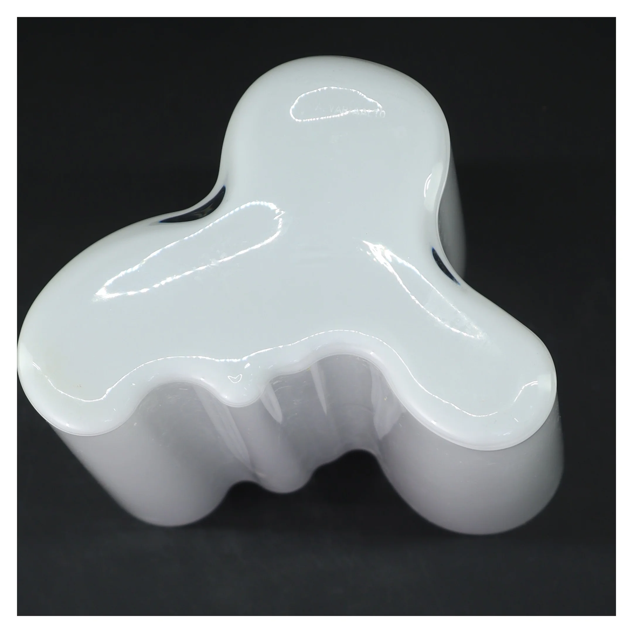 Hvid Alvar Aalto glasvase (str. 25,1x17 cm)