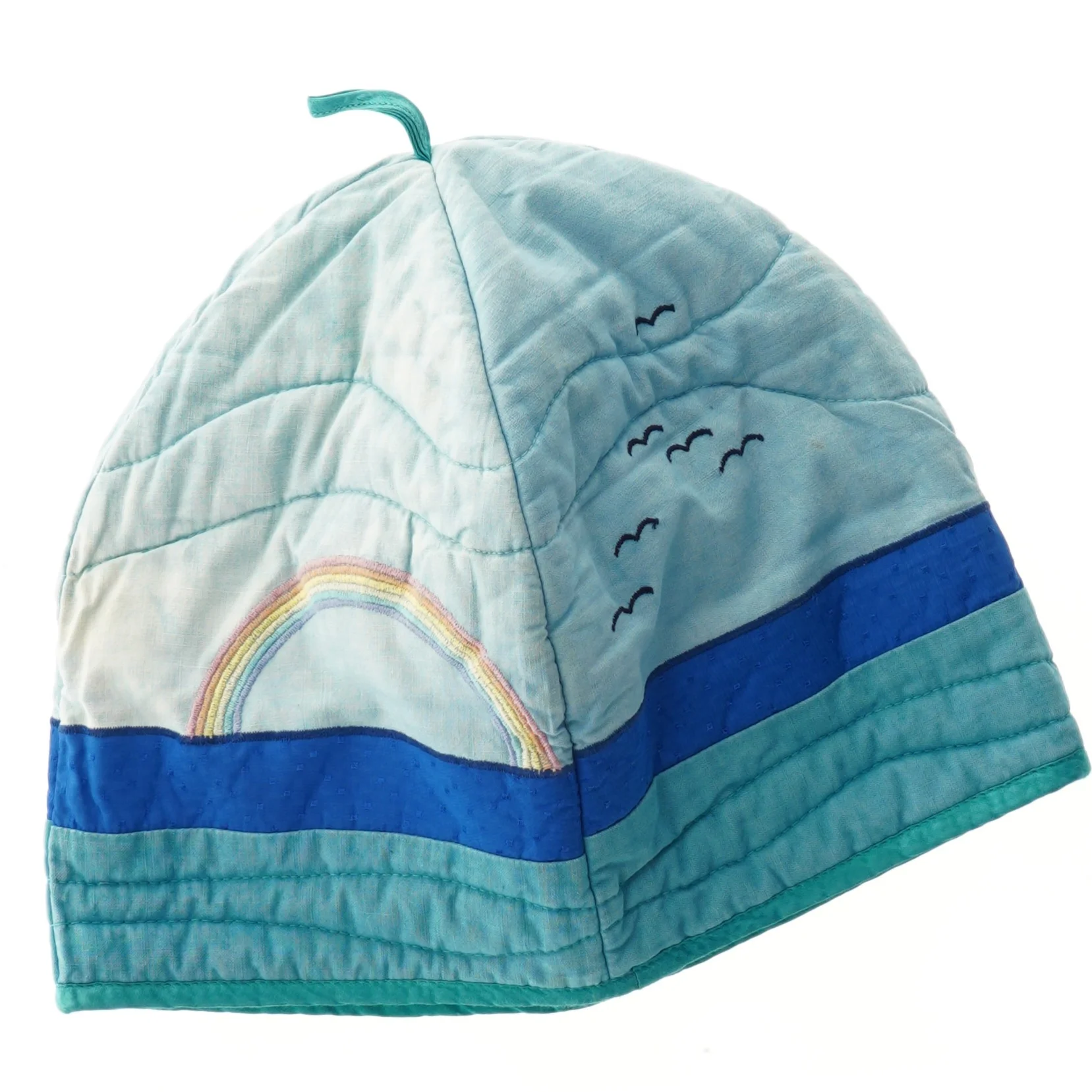 Tehætte, håndlavet med applikation og broderi (h 27 cm, omkr. 68 cm)