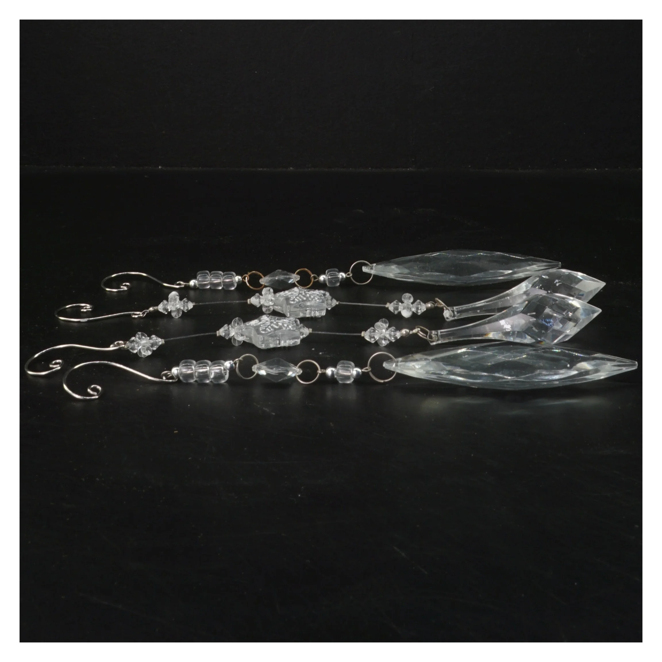 Glas ophæng med perler (str. 24 cm)