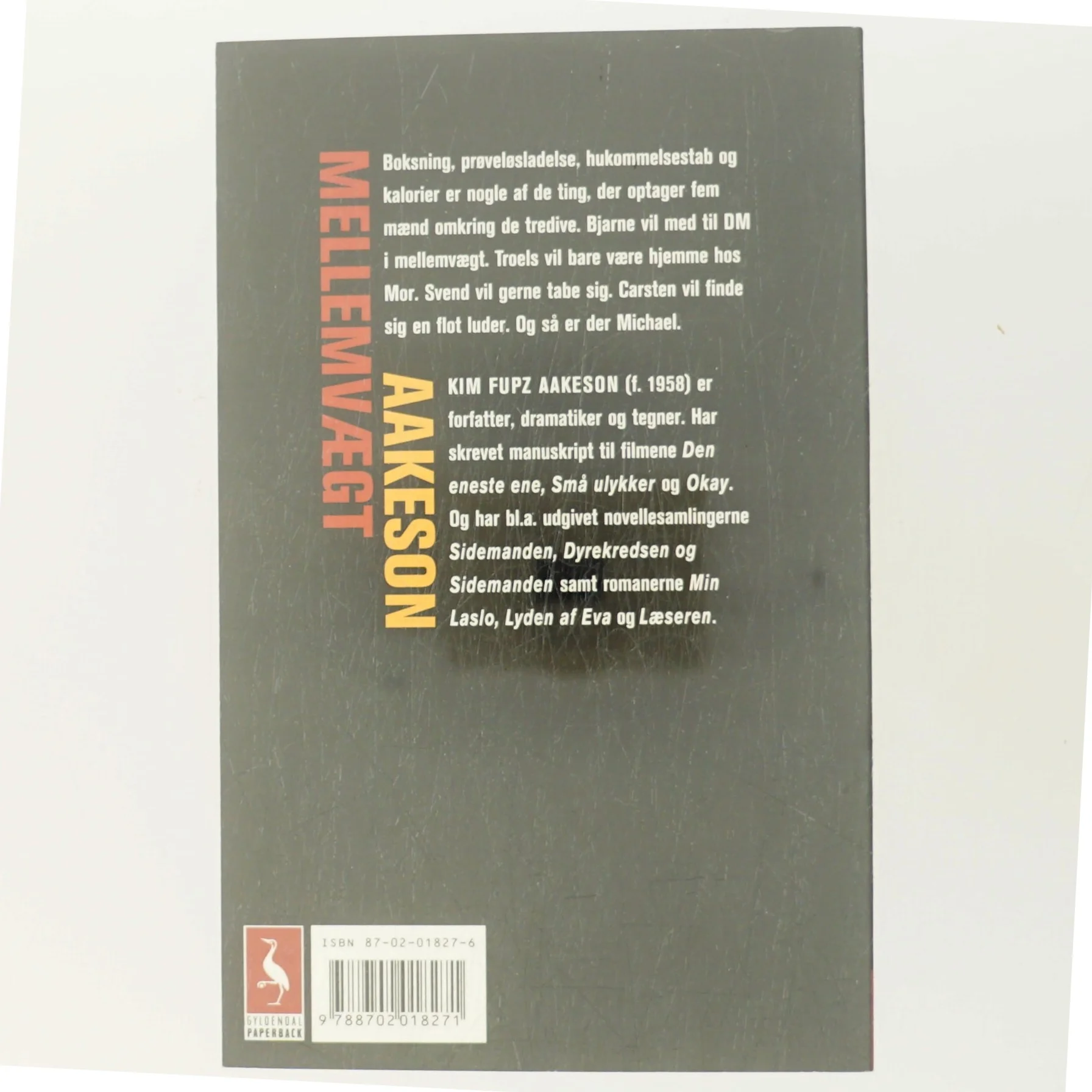 Mellemvægt : roman af Kim Fupz Aakeson (Bog)